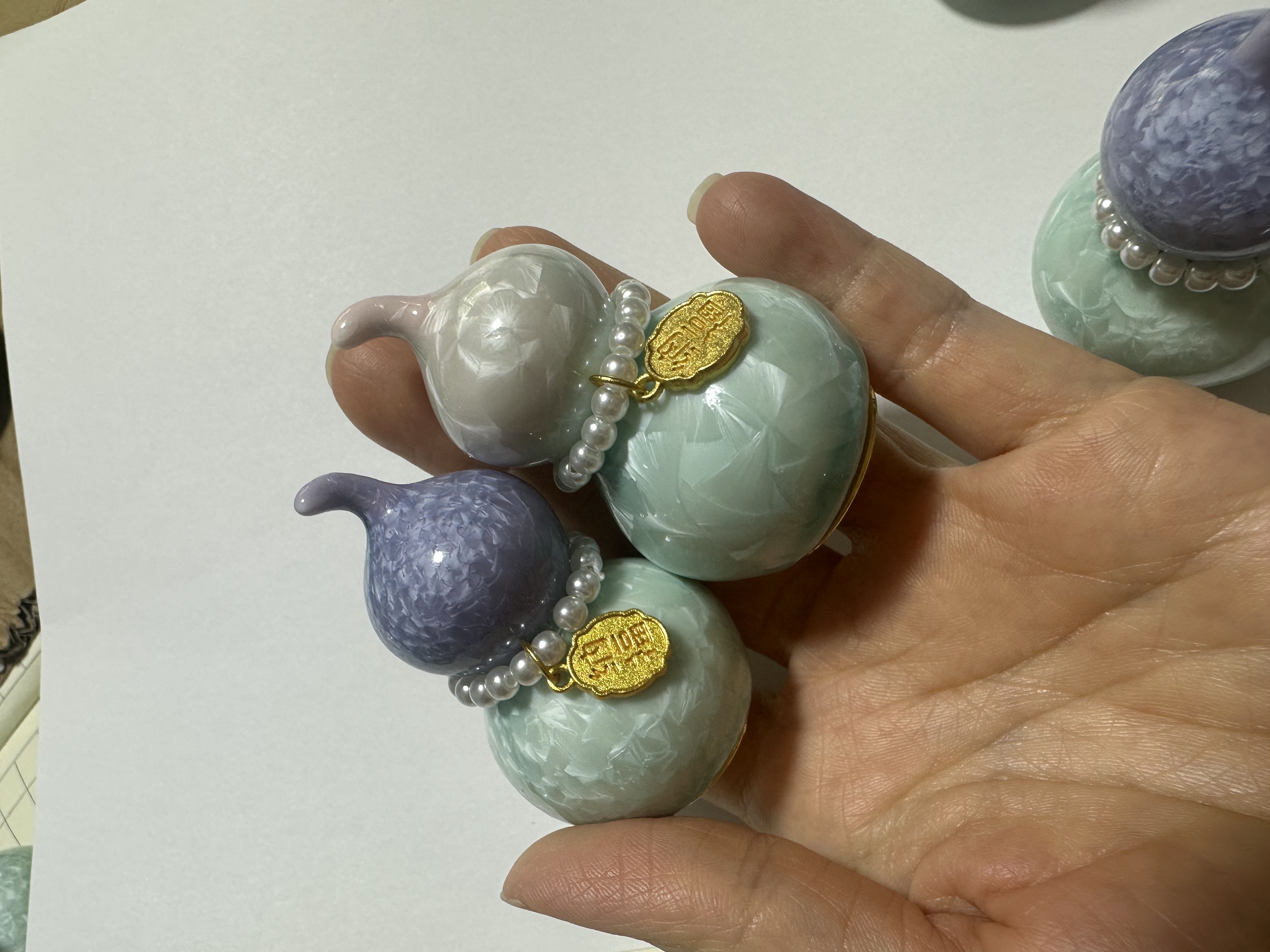 Ceramic gourd ornaments and gourd accessories bring both good fortune and prosperity Application Scenario