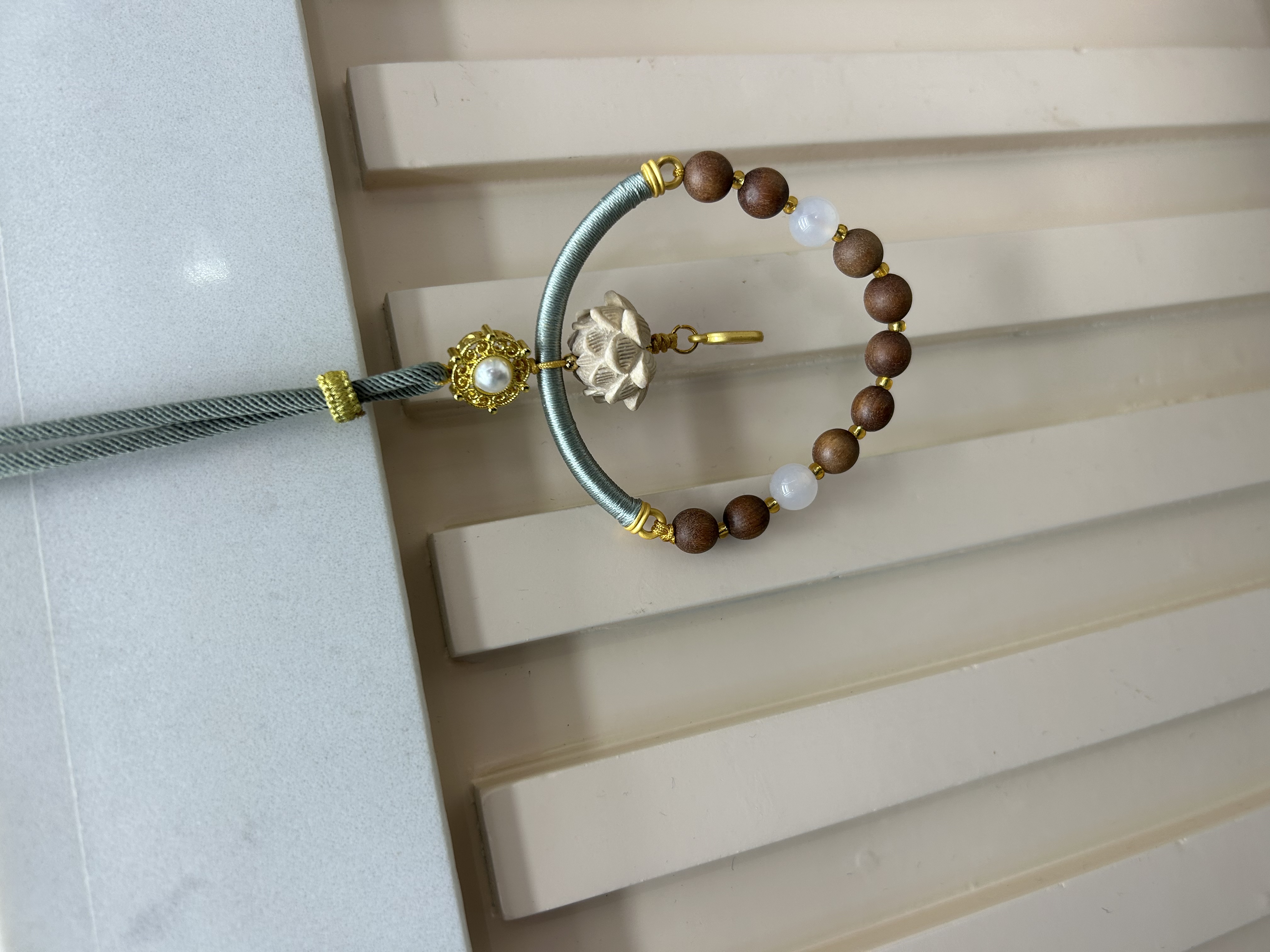 Boxwood lotus pendants can be hung on bags, on carts or at home Item Picture