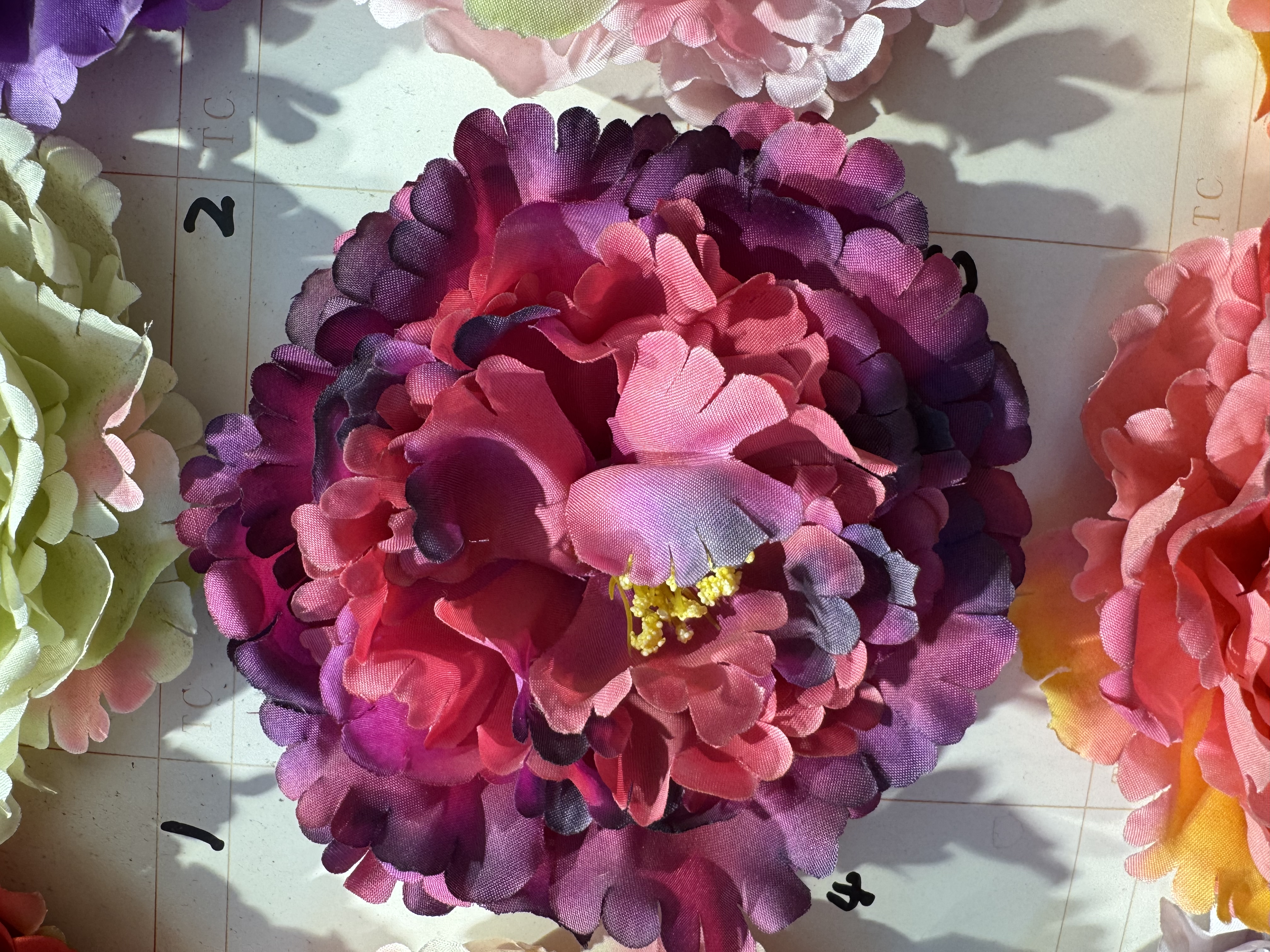 European-style simulated camellia buds, simulated flower bouquets, small camellias, multi-headed small flowers, QQ Mei home decoration, restaurant entrance decoration, peony simulated flowers Application Scenario