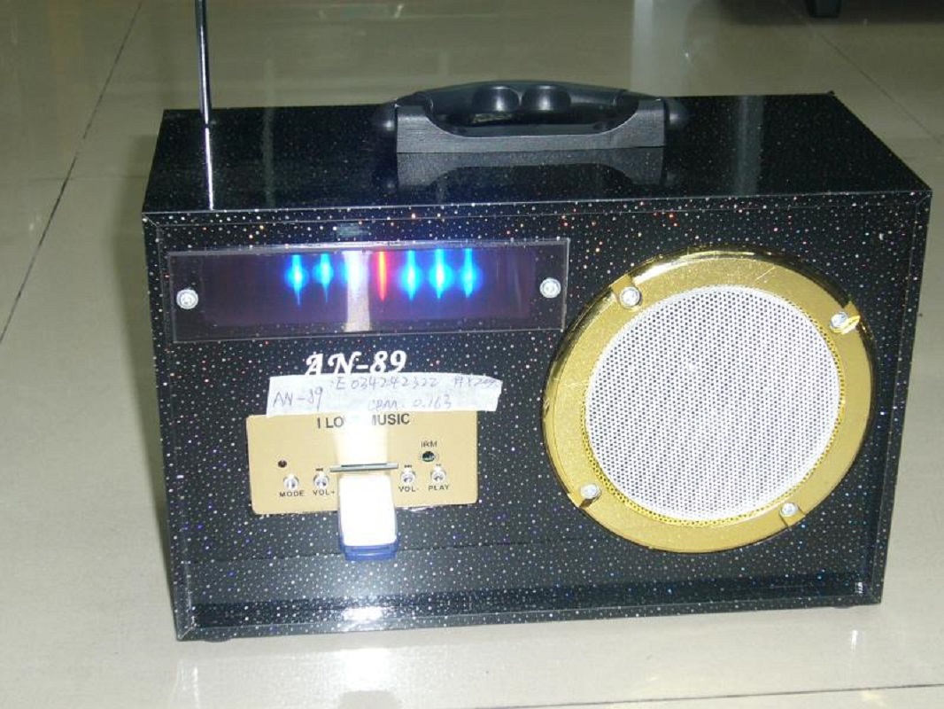 随身音响音箱户外带收音机