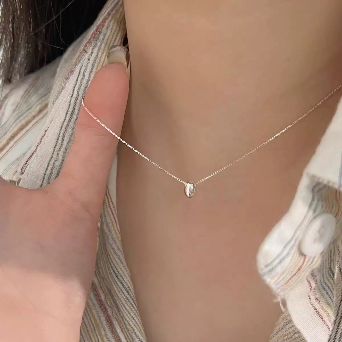 S925 sterling silver pearl necklace, a niche design for women, exudes a light luxury and high-end feel, does not fade, and is a simple collarbone chain accessory wholesale Item Picture