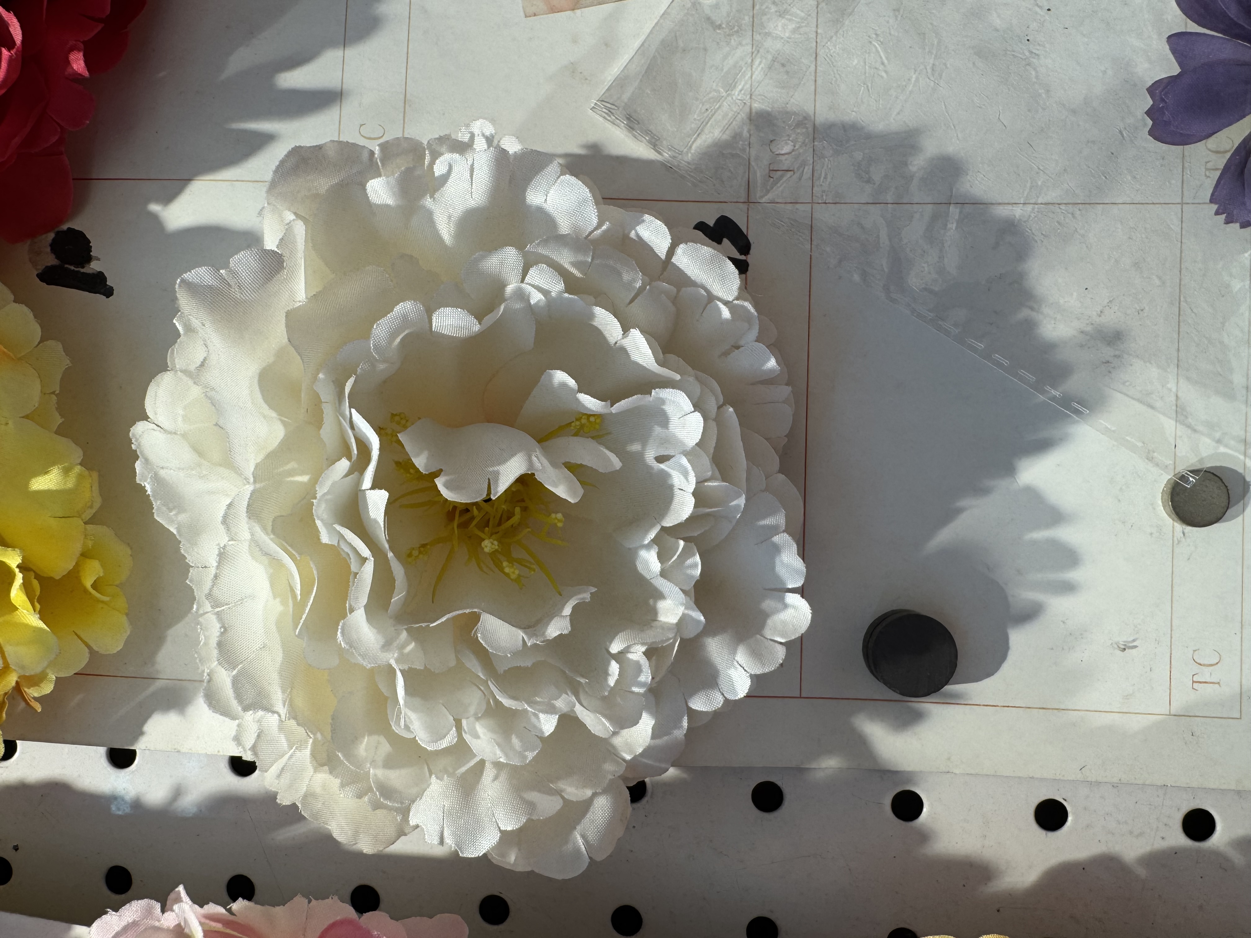 European-style simulated camellia buds, simulated flower bouquets, small camellias, multi-headed small flowers, QQ Mei home decoration, restaurant entrance decoration, peony simulated flowers Specification image