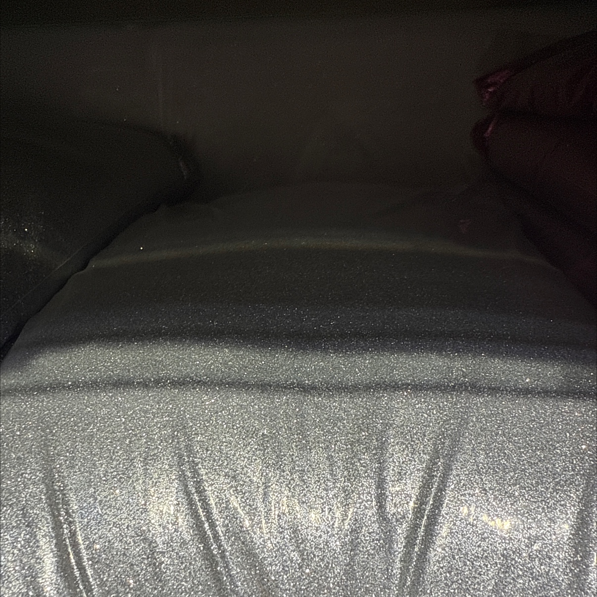 高银，单色高银，颜色亮，质量佳，颗粒细腻，规格均匀，用于花类、服装上效果极好。用量大用量广。产品图