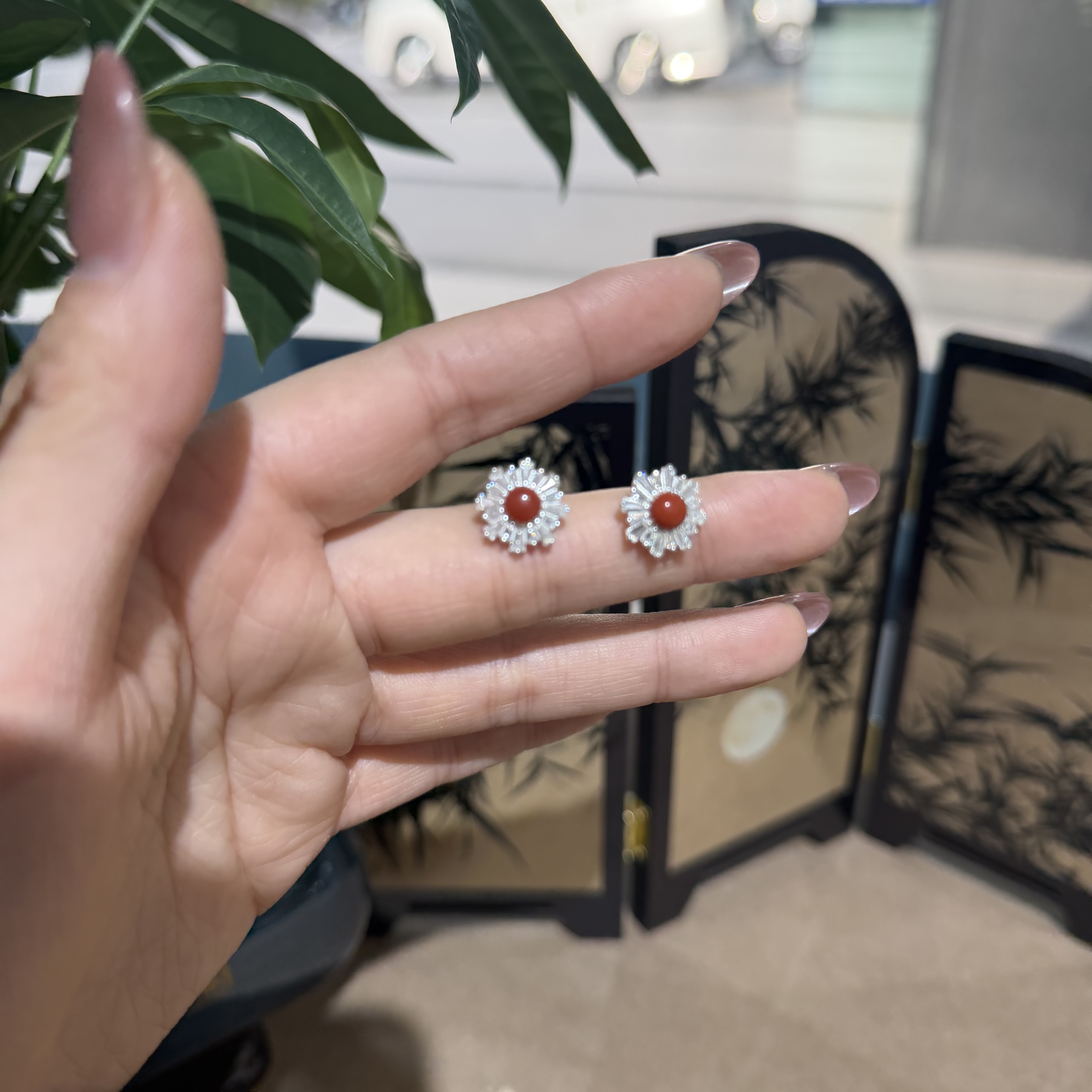 【一妃聚宝】天然南红耳钉女小众设计银饰耳钉不过敏高级百搭款详情图3