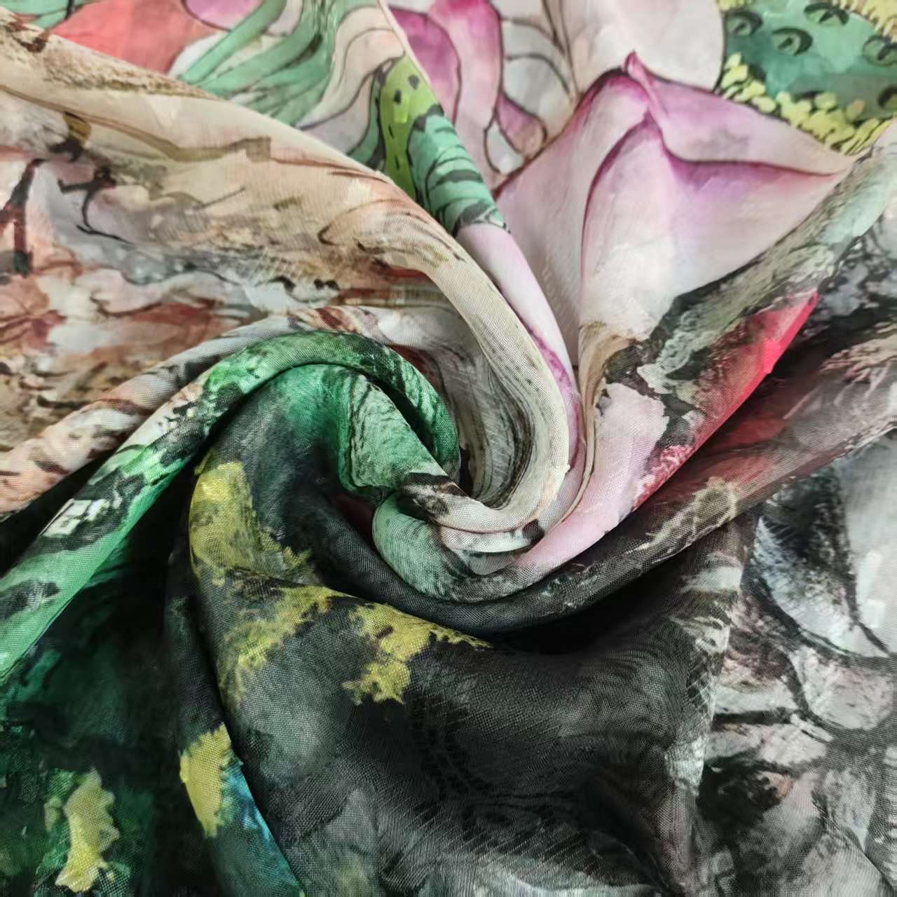 A new Chinese-style shawl and scarf with ink-wash lotus flowers, a long cut flower scarf of 70*180 Specification image