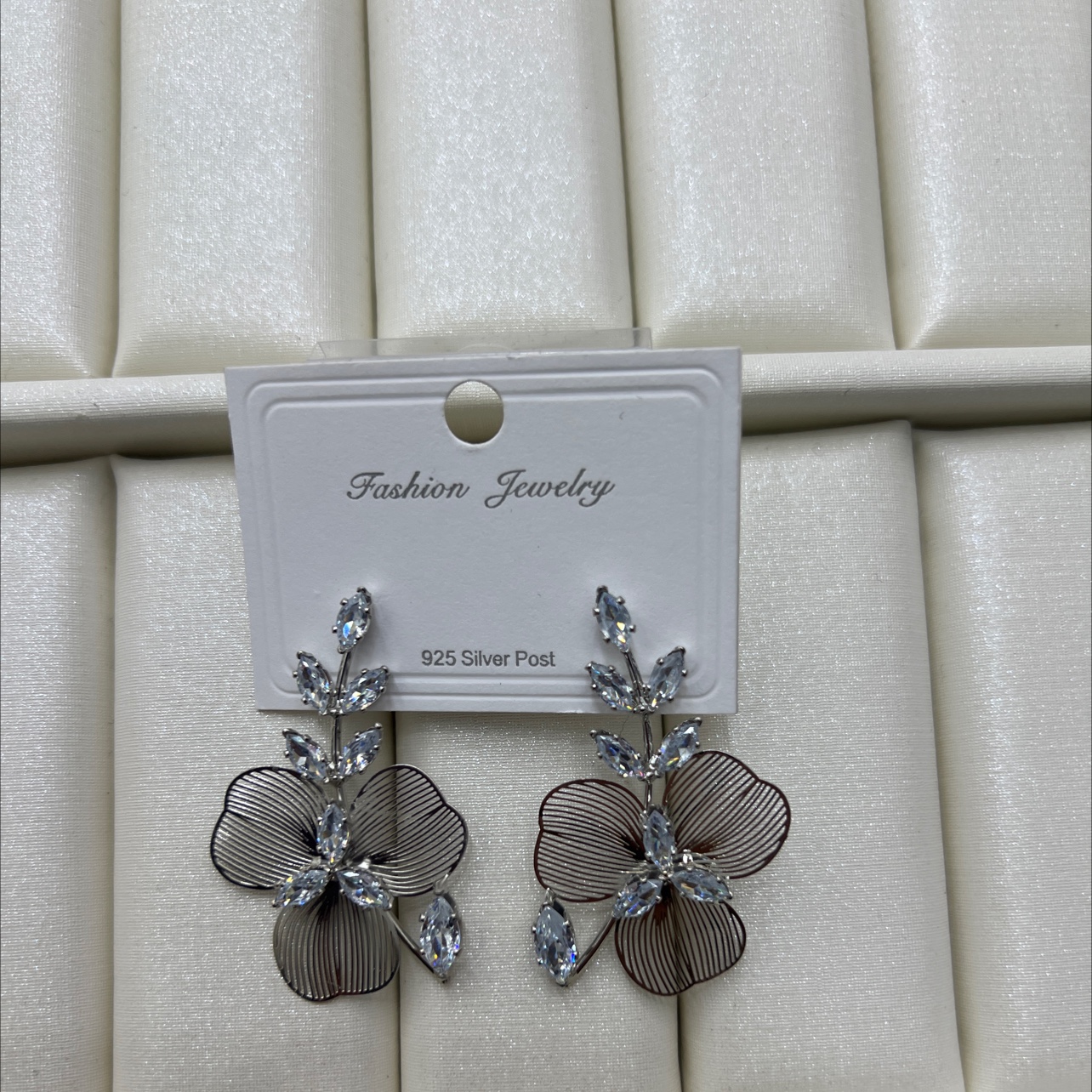 European and American fashionable and elegant earrings and rings