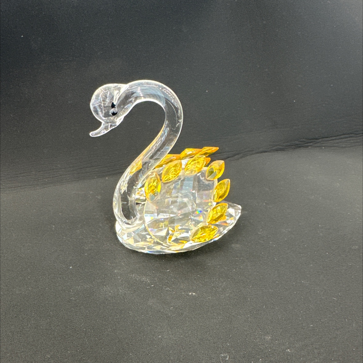 国际商贸城 一期D区三楼二街7864店面 以斯帖水晶厂  水晶单只天鹅  精心设计制作 款式新颖别致美观大方时尚