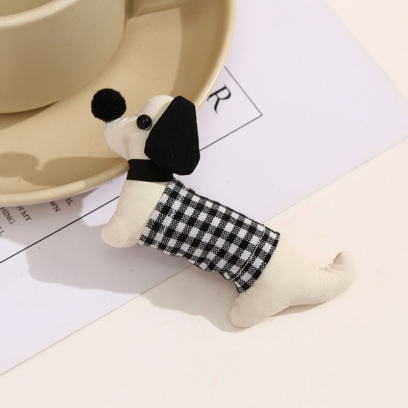 Wholesale of Korean cartoon fabric Dachshund brooches, children's handcrafted accessories, clothes, autumn and winter bag accessories details Picture