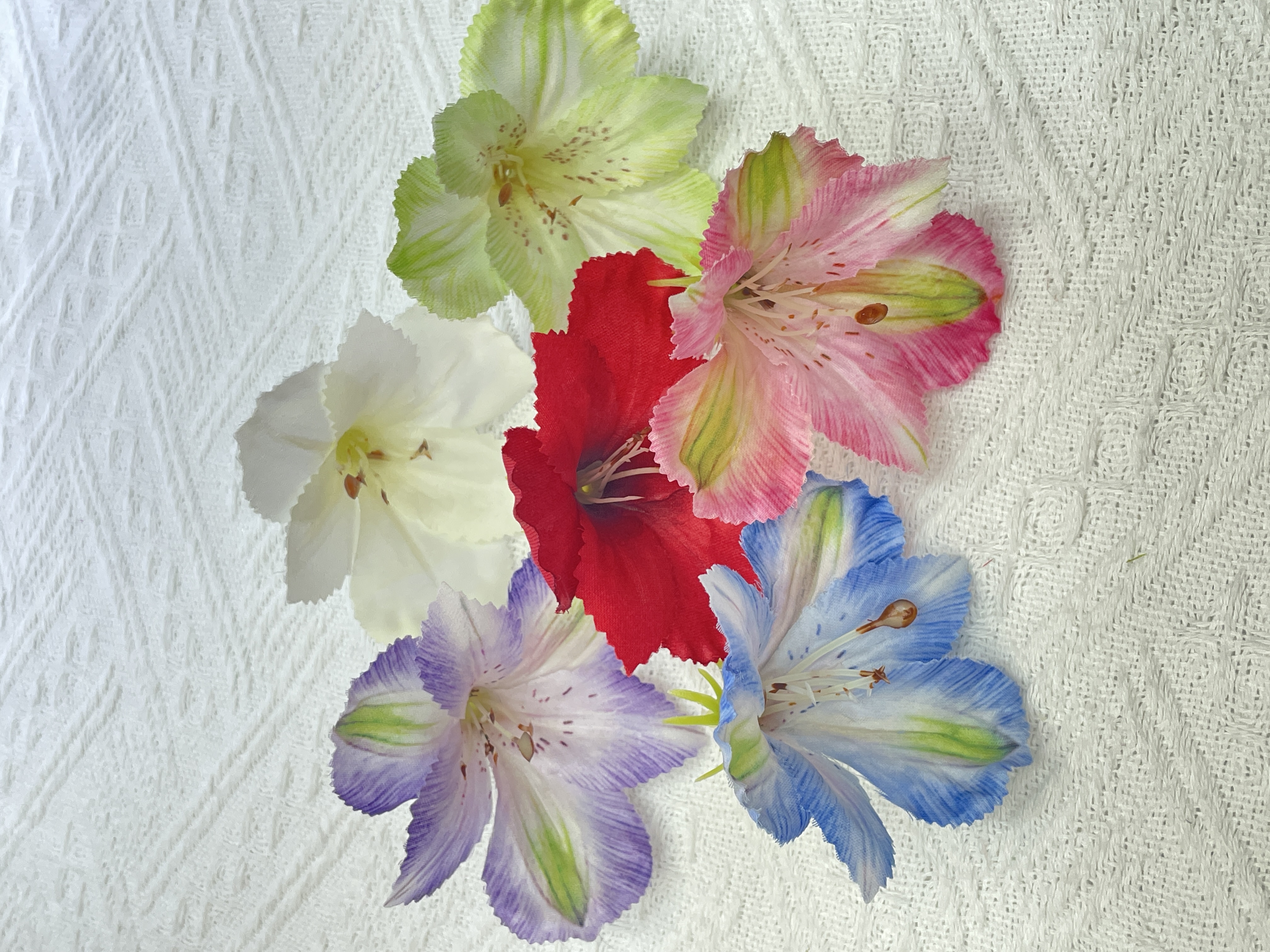 Hot-selling artificial flowers, fake flowers, 3D daffodils, lilies, head flowers, hat flowers, shoe flowers