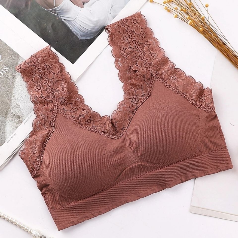 The queen of Lace for women's plus-size bras undefined