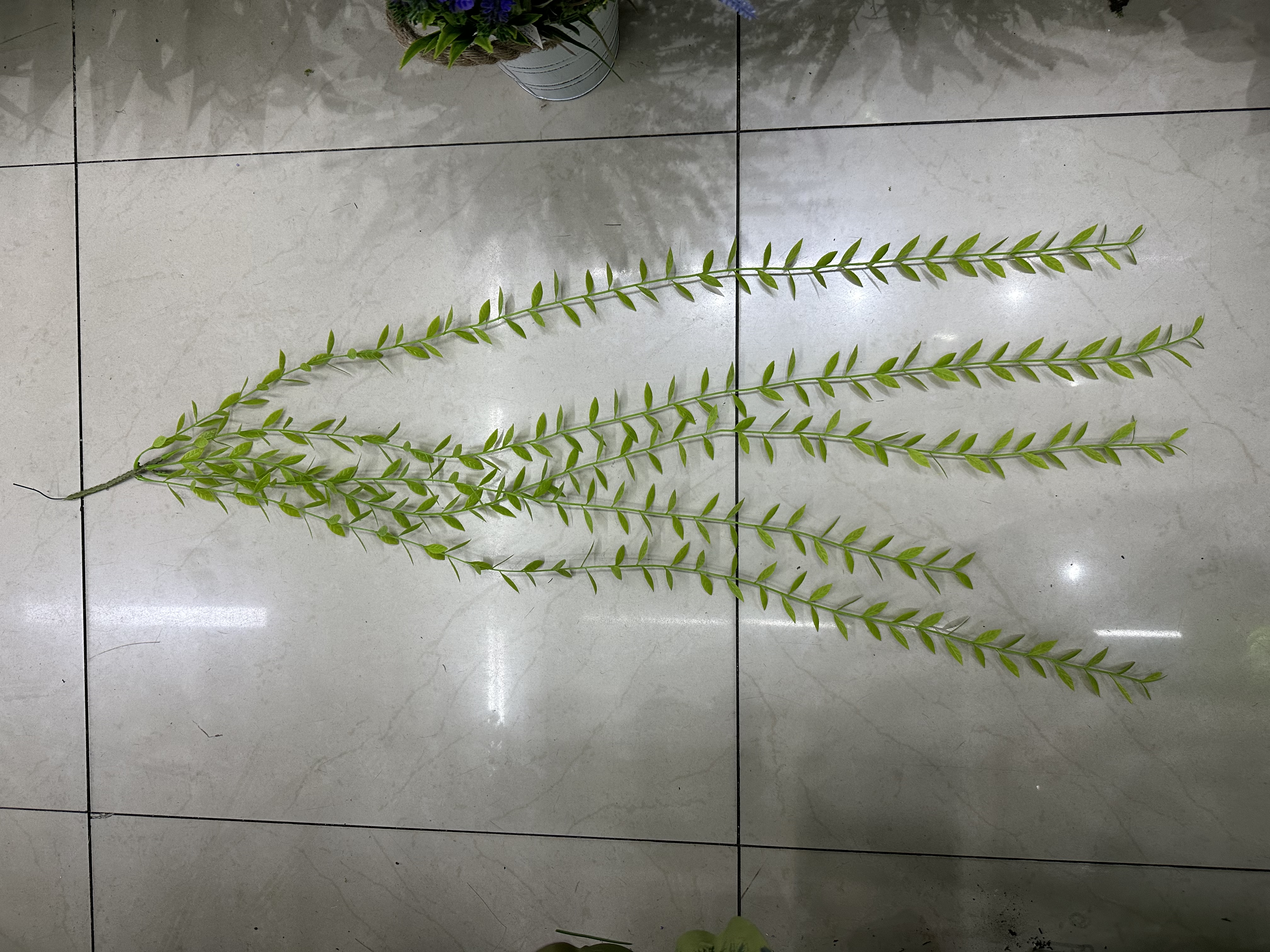 批发仿真蕨类植物壁挂波斯蕨叶婚庆酒吧墙面装饰配材仿真垂吊绿植细节图