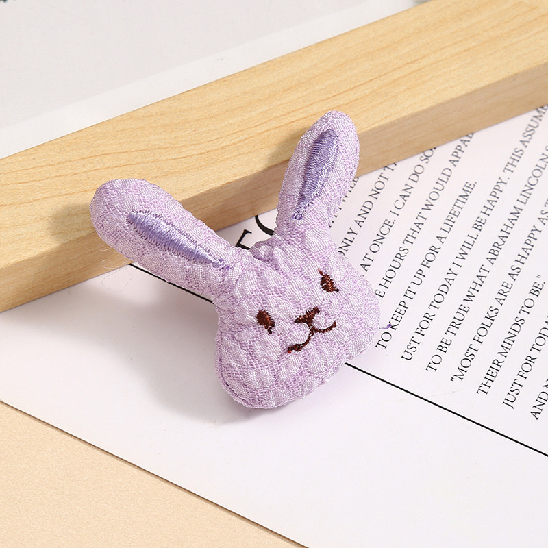 Accessories, cartoon bubble cloth, embroidered face, rabbit head, children's clothing accessories, brooches, hairpins, hair clips, fabric accessories wholesale Application Scenario
