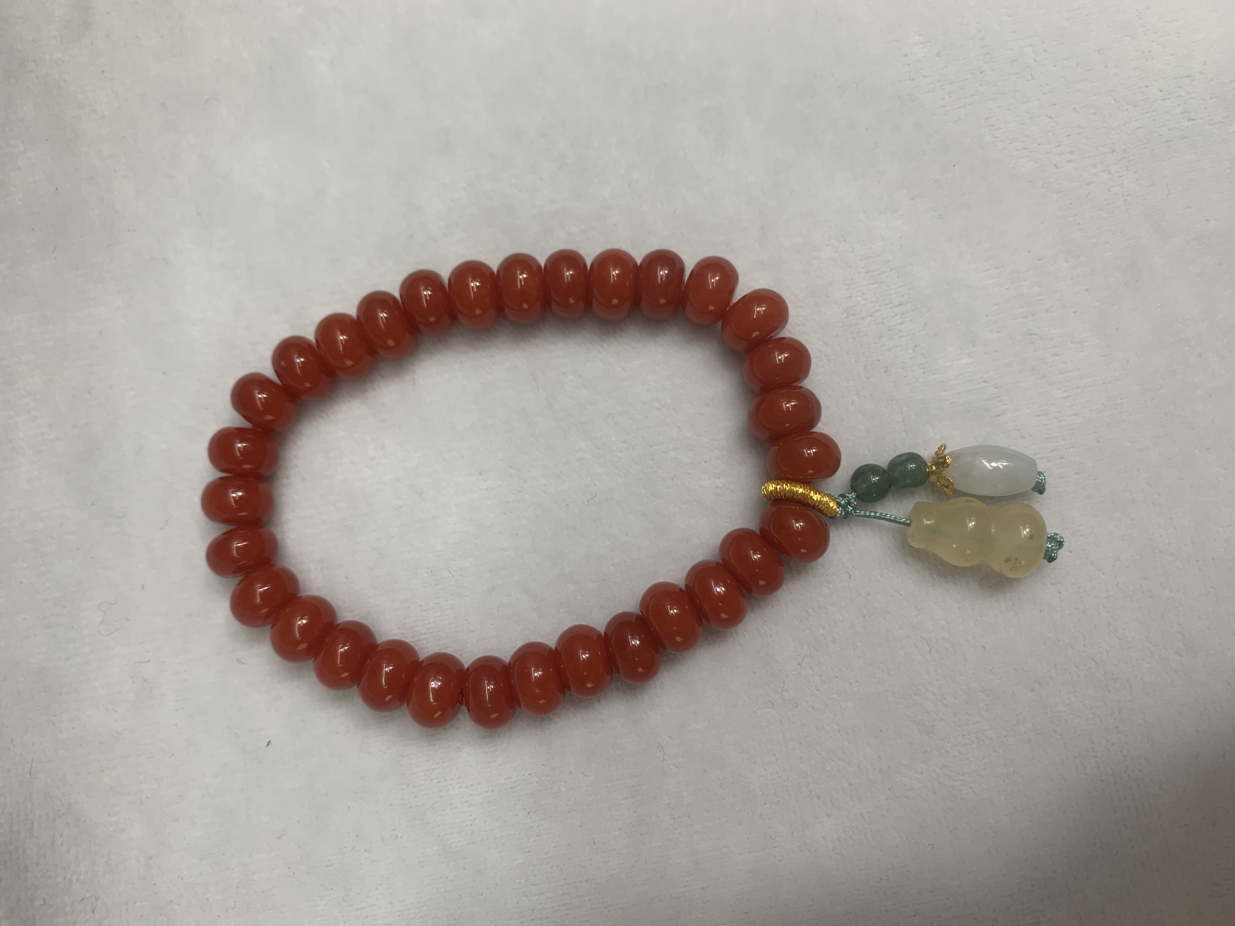 Agate bracelet, a fashionable jewelry accessory, a simple and elegant women's design, a versatile accessory, a gift bracelet