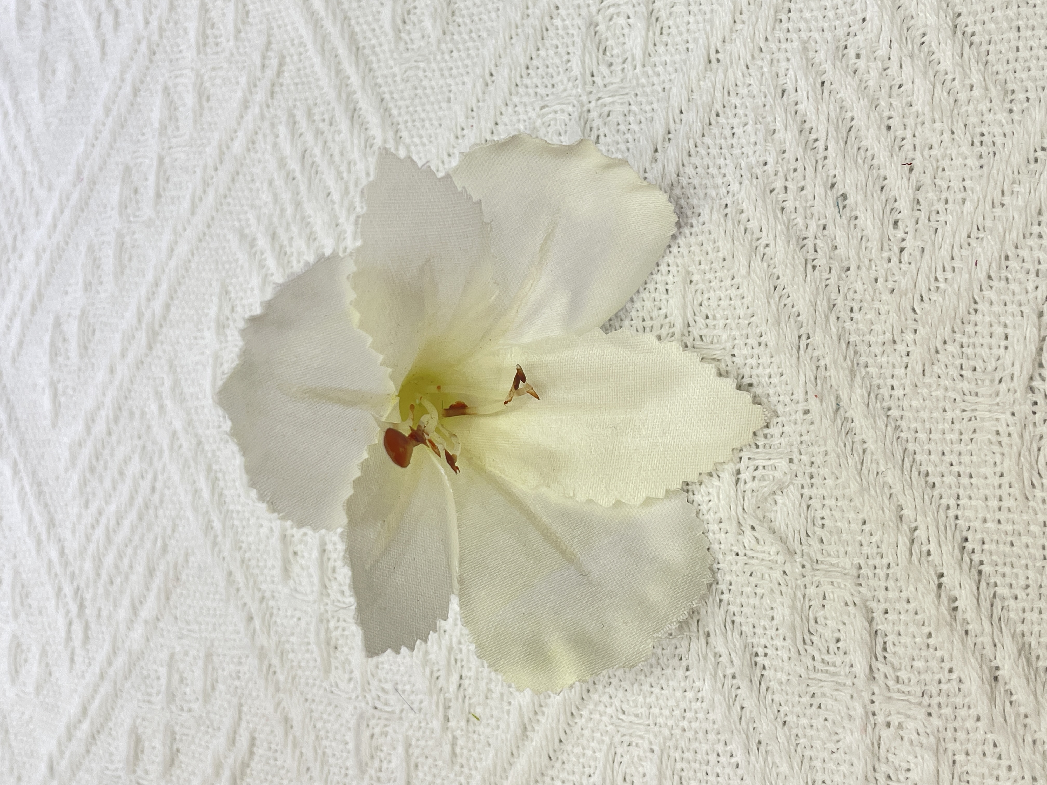 Hot-selling artificial flowers, fake flowers, 3D daffodils, lilies, head flowers, hat flowers, shoe flowers detail image 6