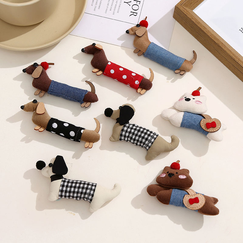 Wholesale of Korean cartoon fabric Dachshund brooches, children's handcrafted accessories, clothes, autumn and winter bag accessories