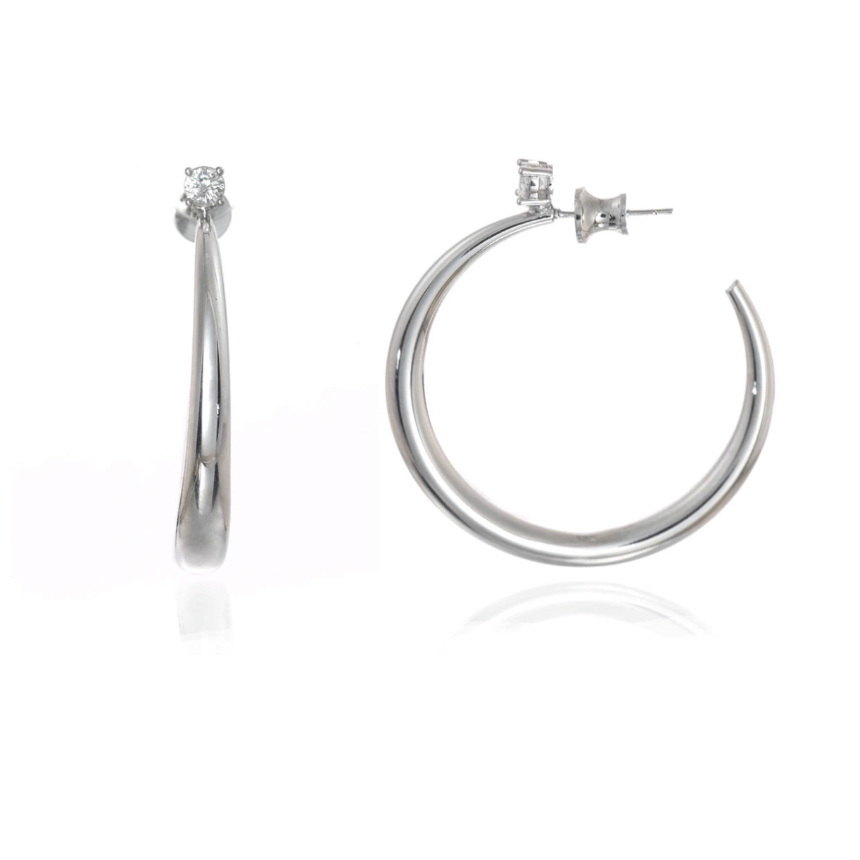 The 2025 new copper alloy earrings exude a sense of high-end and individuality. The plain hoop earrings are elegant and stylish. The two pairs are exaggerated and high-end stud earrings Application Scenario