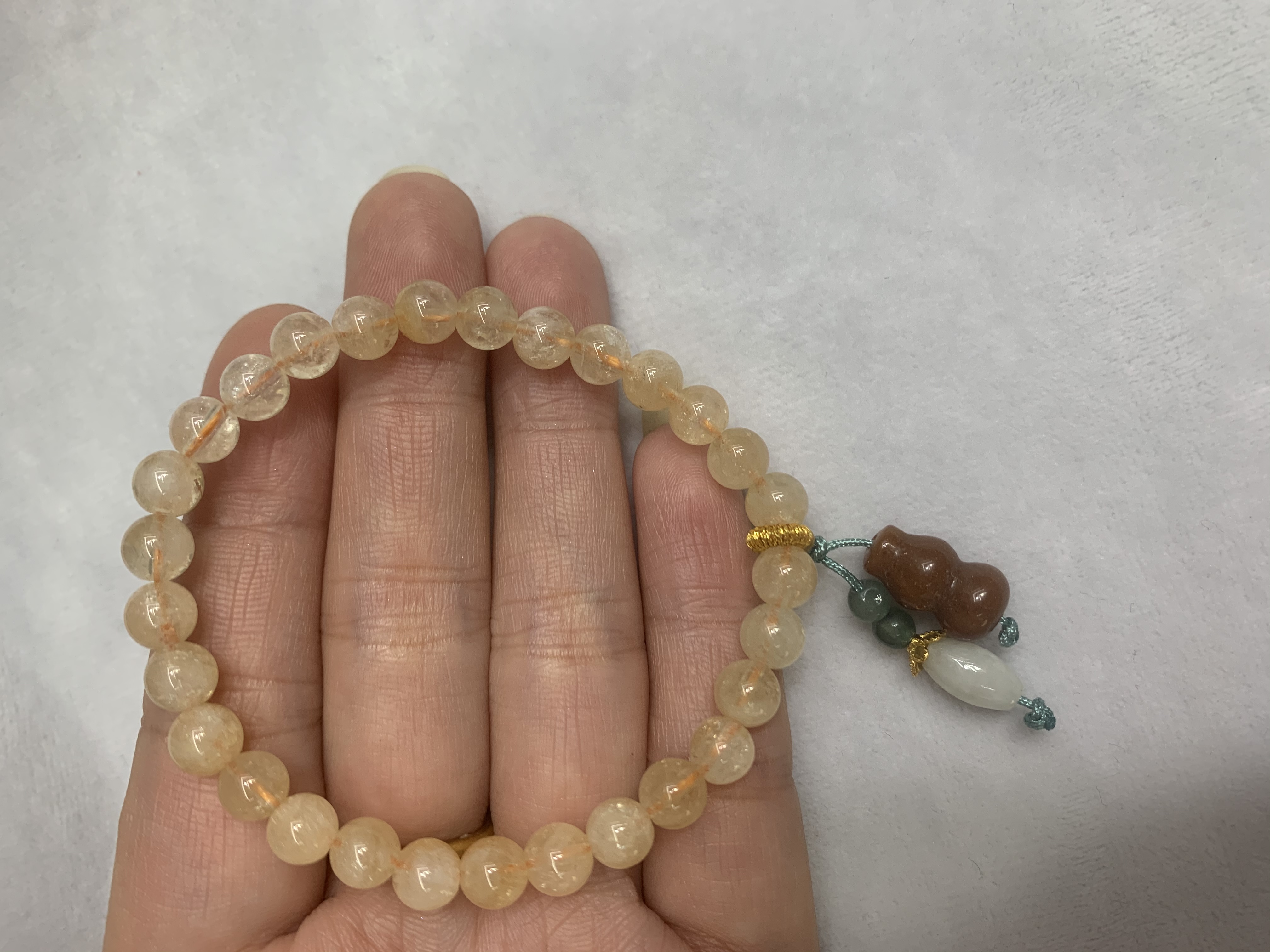 Crystal bracelet, fashionable jewelry accessory, women's style, simple and elegant, versatile and trendy jewelry gift Application Scenario