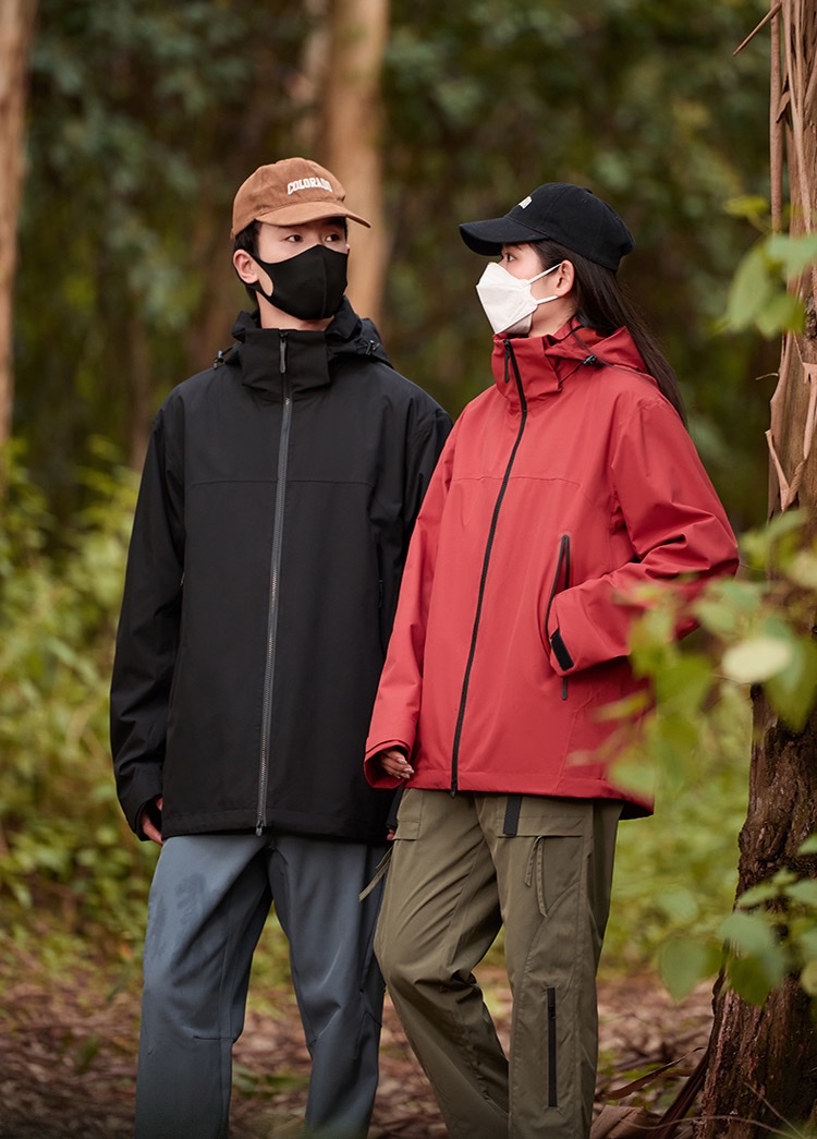 Outdoor men's three-in-one soft shell down jacket with hood, windproof and waterproof multi-functional mountaineering suit, sports jacket