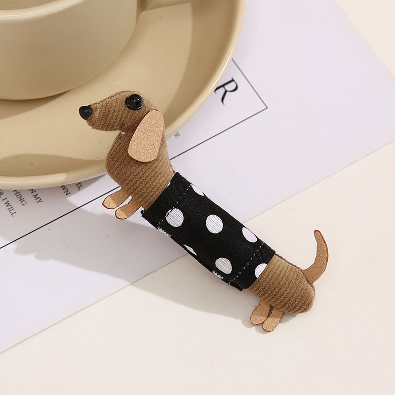 Wholesale of Korean cartoon fabric Dachshund brooches, children's handcrafted accessories, clothes, autumn and winter bag accessories detail image 6
