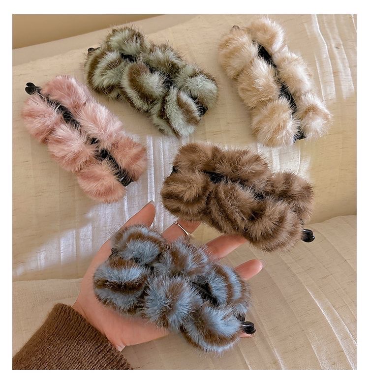 秋冬毛绒球球发夹女2025新款马尾竖夹盘发香蕉夹温柔气质发卡发饰白底实物图