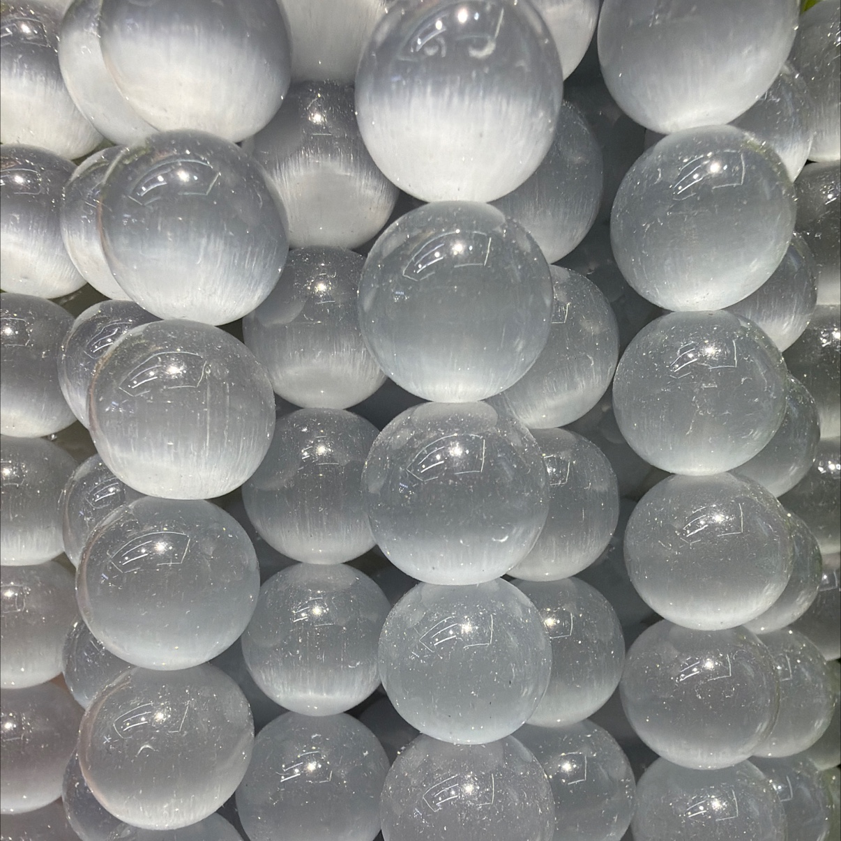 猫眼石玻璃制品，广泛用于设计饰品手链，饰品项链，饰品耳环等