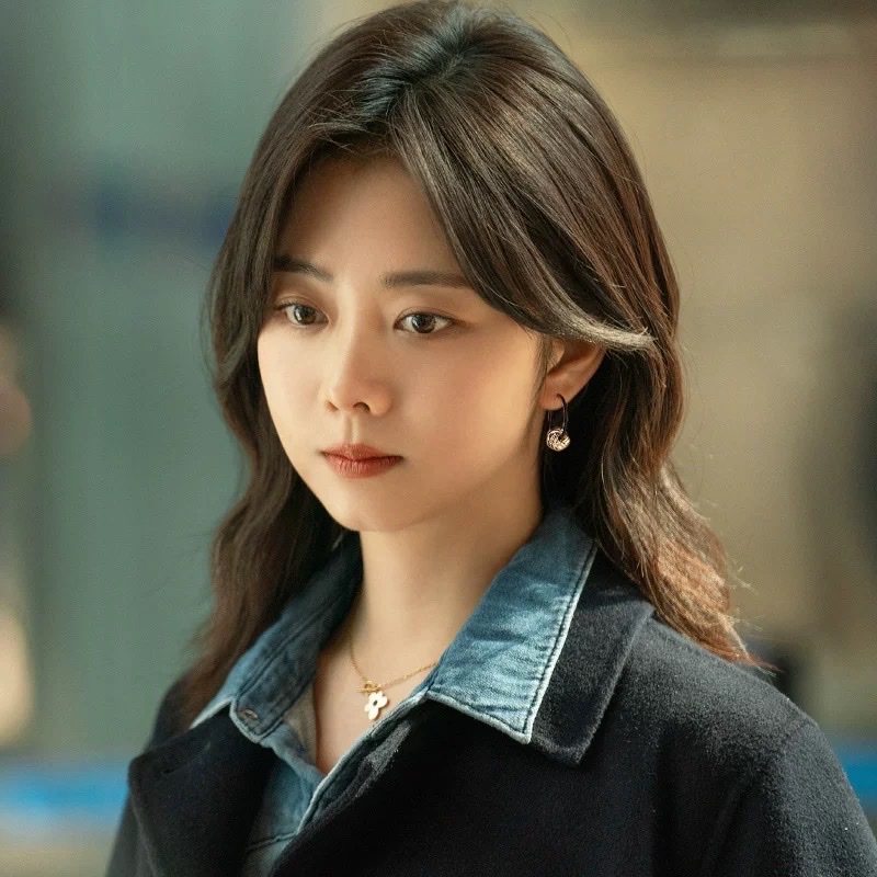 Retro Hong Kong-style glazed ring earrings, the same style as Tan Songyun's s925 silver needle earrings, with a fashionable and stylish design detail image 3
