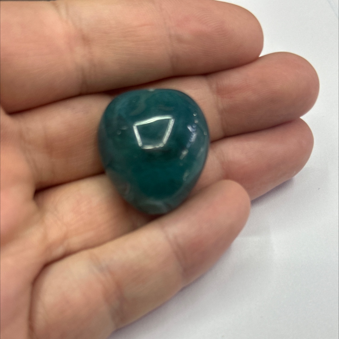 25×28mm acrylic beads, heart-shaped, with green holes