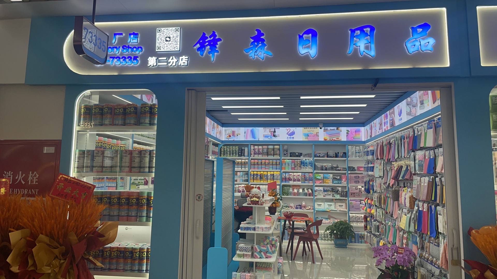 一次性pe手套100只一次性抽取手套0.8g白底实物图