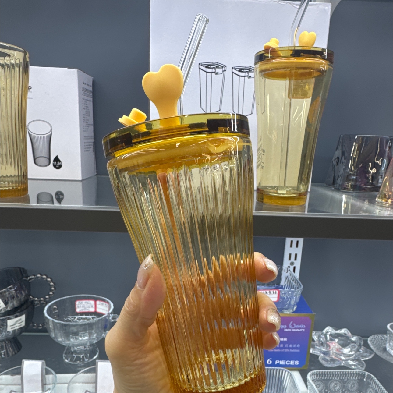 带吸管玻璃水杯产品图