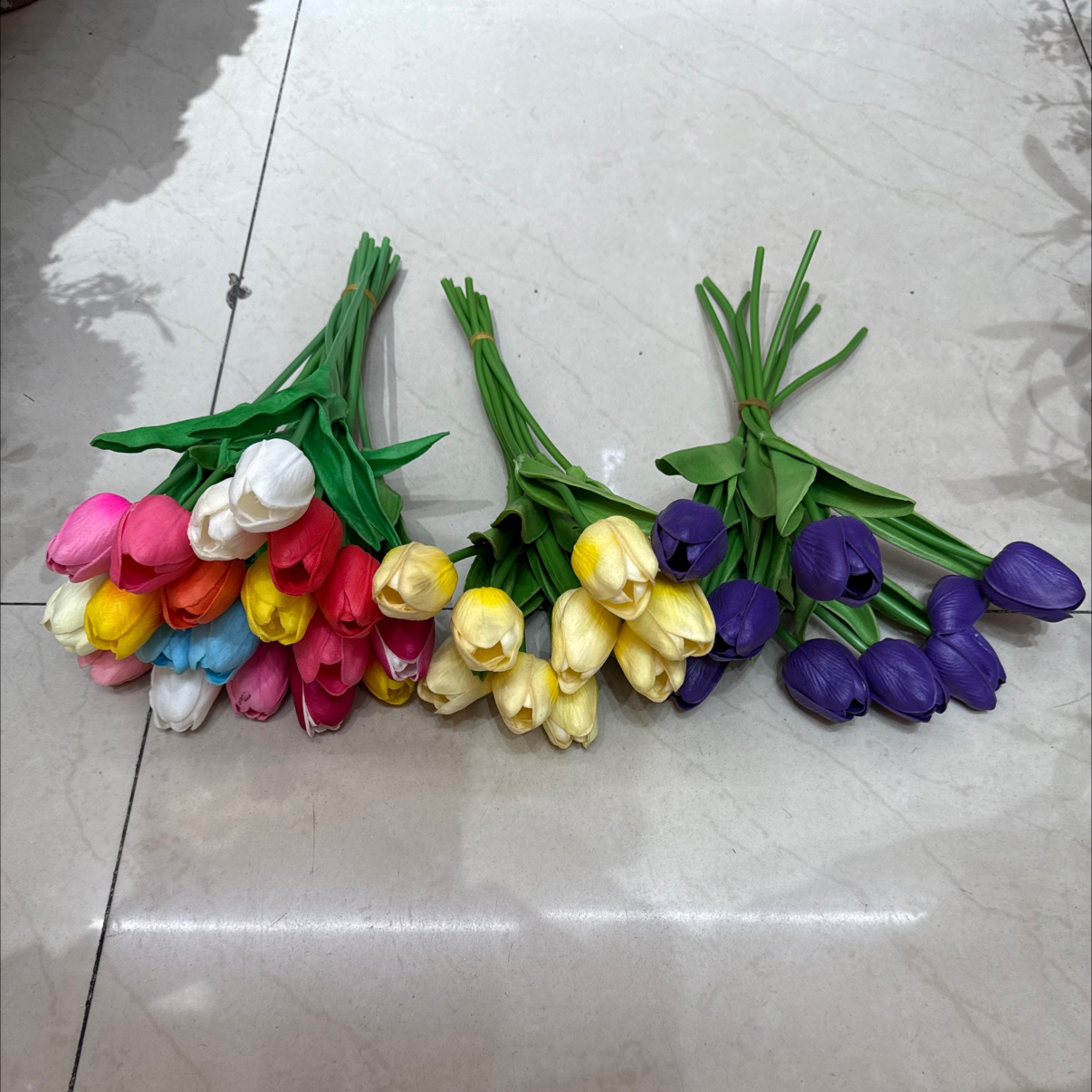 Artificial flowers, PE tulips, plastic bouquets, interior decoration ornaments, home decoration items, artificial flowers
