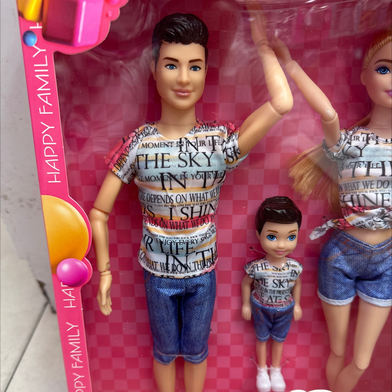 一家三口盒装亲子装。2个大娃娃身体关节可以活动。小娃娃实心。芭比娃娃玩具详情图4