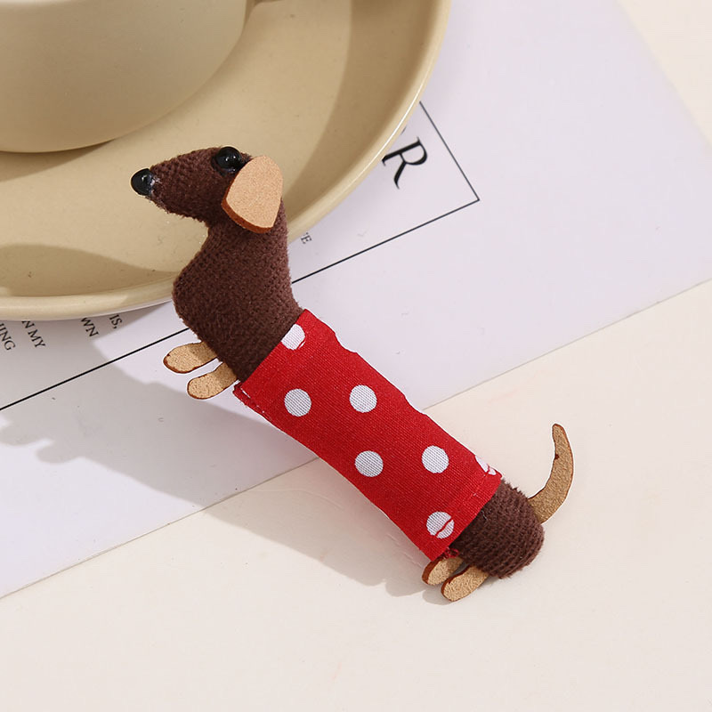 Wholesale of Korean cartoon fabric Dachshund brooches, children's handcrafted accessories, clothes, autumn and winter bag accessories detail image 7
