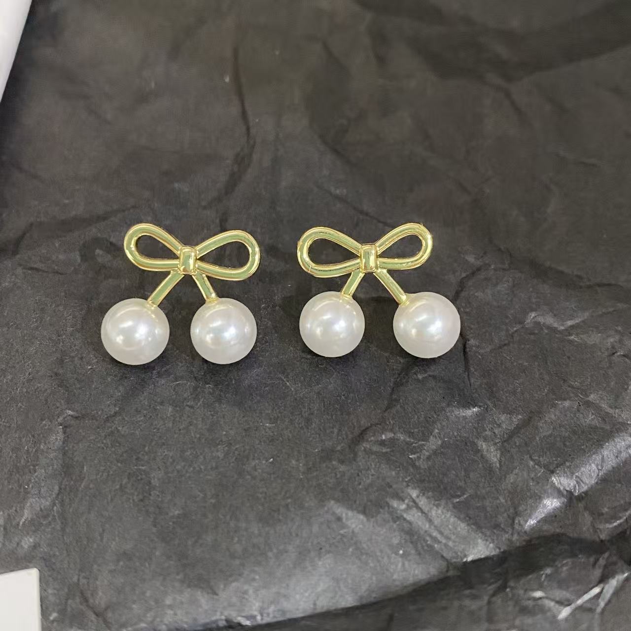 富丽达铜耳饰饰品蝴蝶结仿珍珠耳环甜美百搭休闲气质高高级感满满耳钉产品图