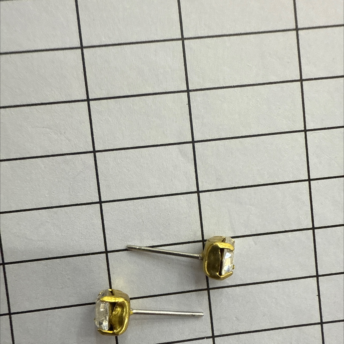 耳针，6mm、水钻，铜爪，钢针。一包1000颗白底实物图