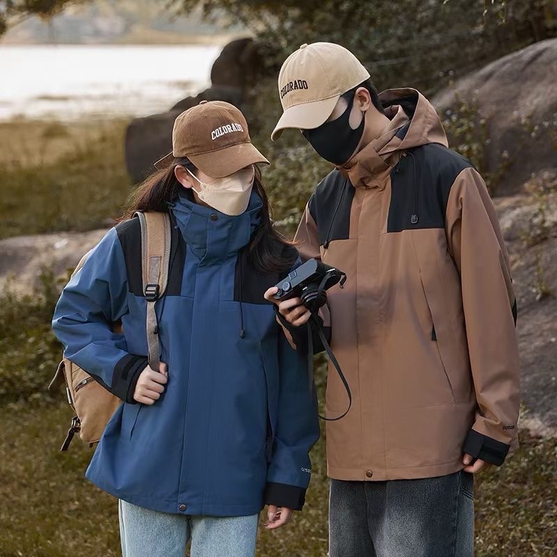 Outdoor men's three-in-one soft shell down jacket, hooded, windproof, waterproof, multi-functional mountaineering suit, sports jacket, down jacket details Picture