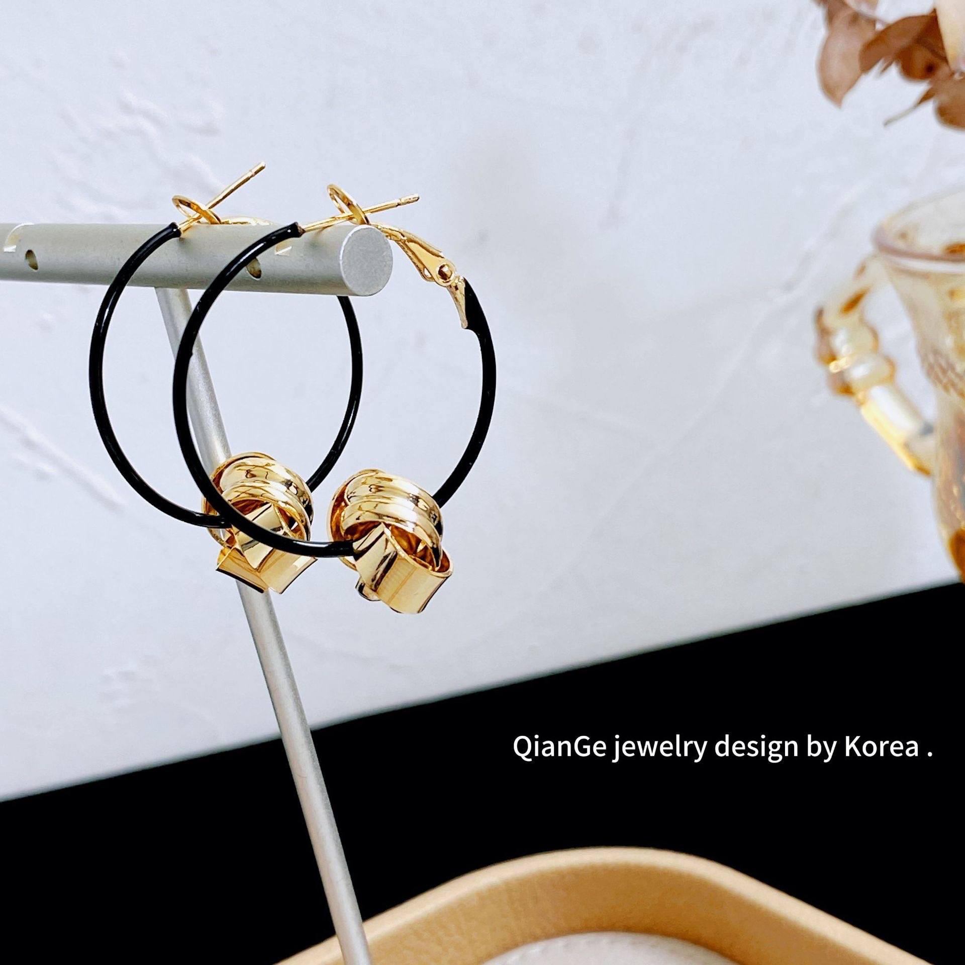 Retro Hong Kong-style glazed ring earrings, the same style as Tan Songyun's s925 silver needle earrings, with a fashionable and stylish design detail image 4
