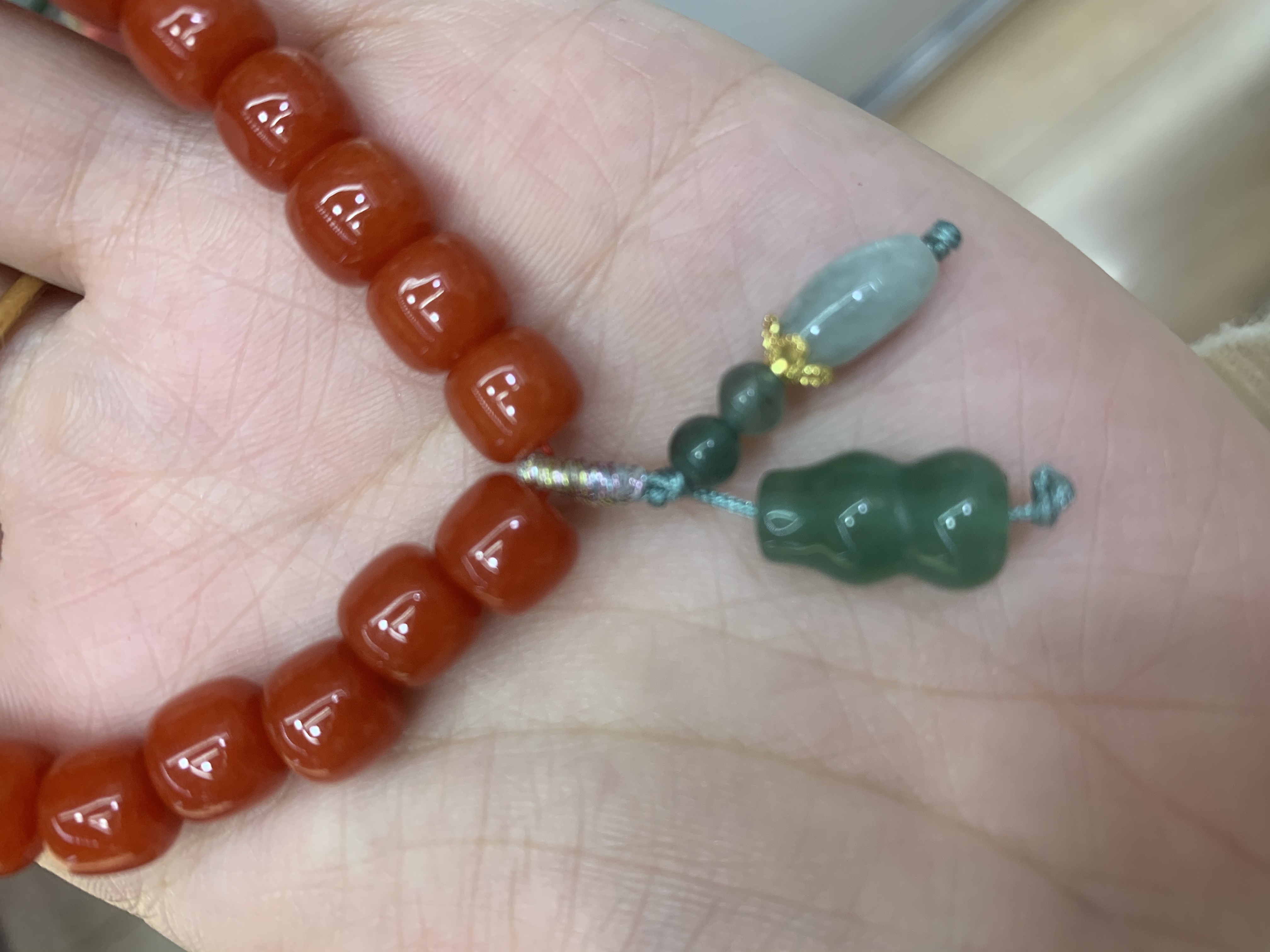 Agate bracelet, a fashionable jewelry accessory, a simple and elegant women's design, a versatile accessory, a gift bracelet details Picture