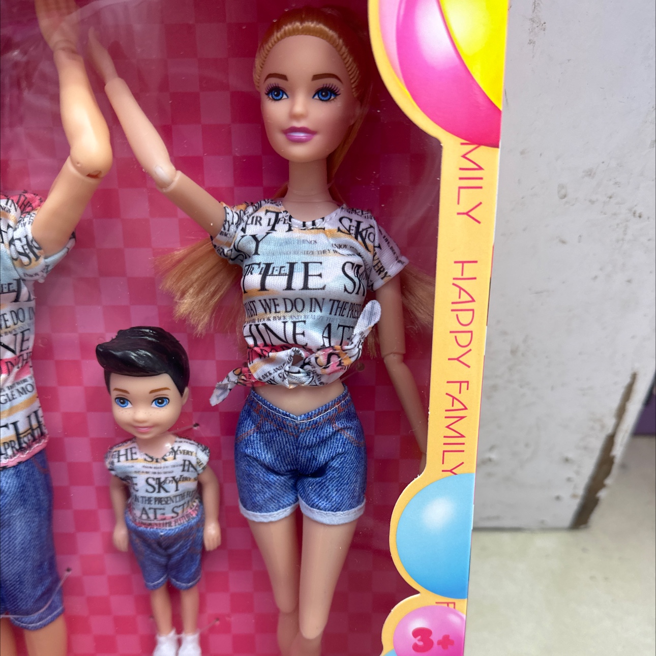 一家三口盒装亲子装。2个大娃娃身体关节可以活动。小娃娃实心。芭比娃娃玩具详情图3