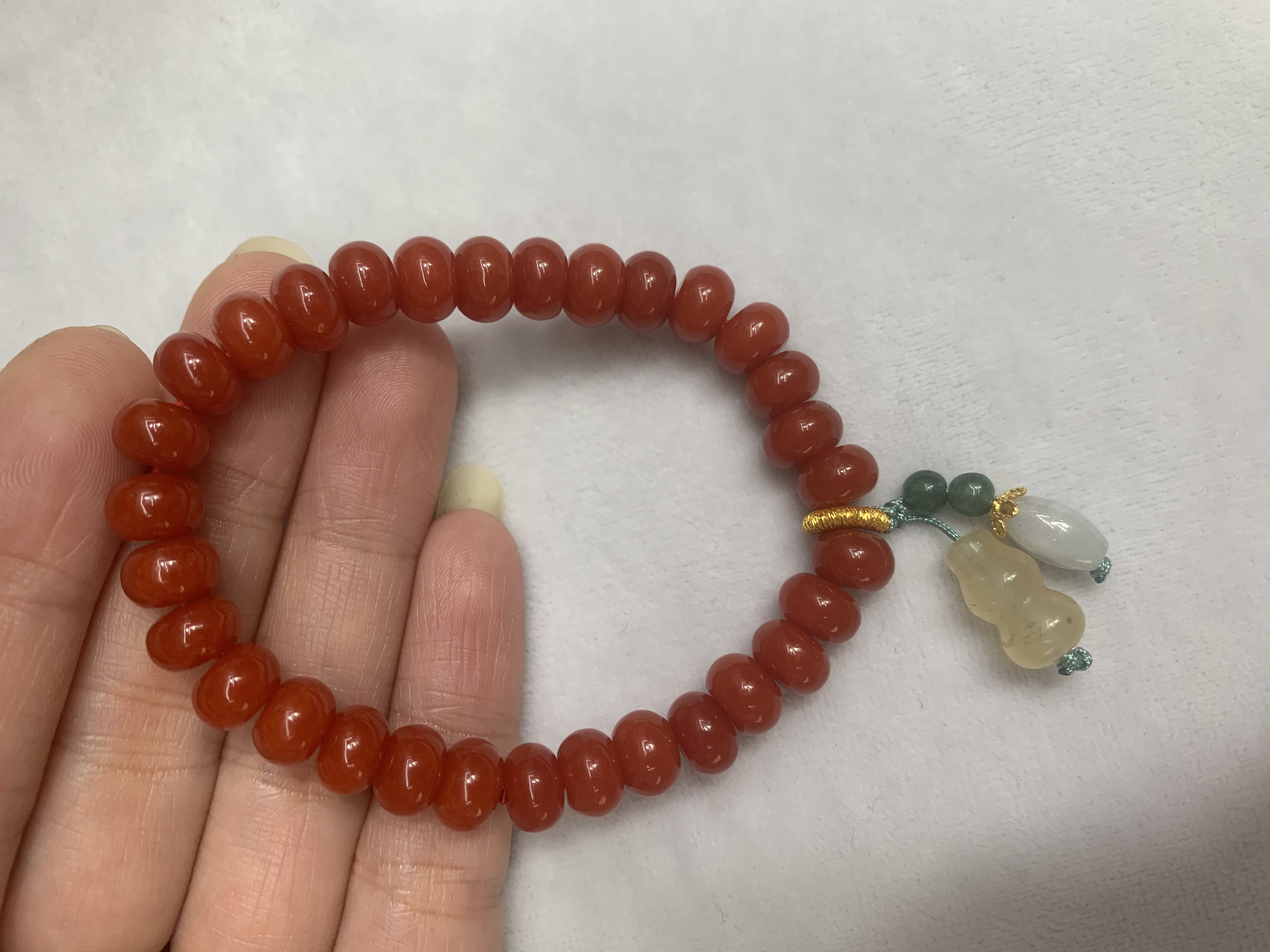 Agate bracelet, a fashionable jewelry accessory, a simple and elegant women's design, a versatile accessory, a gift bracelet Item Picture