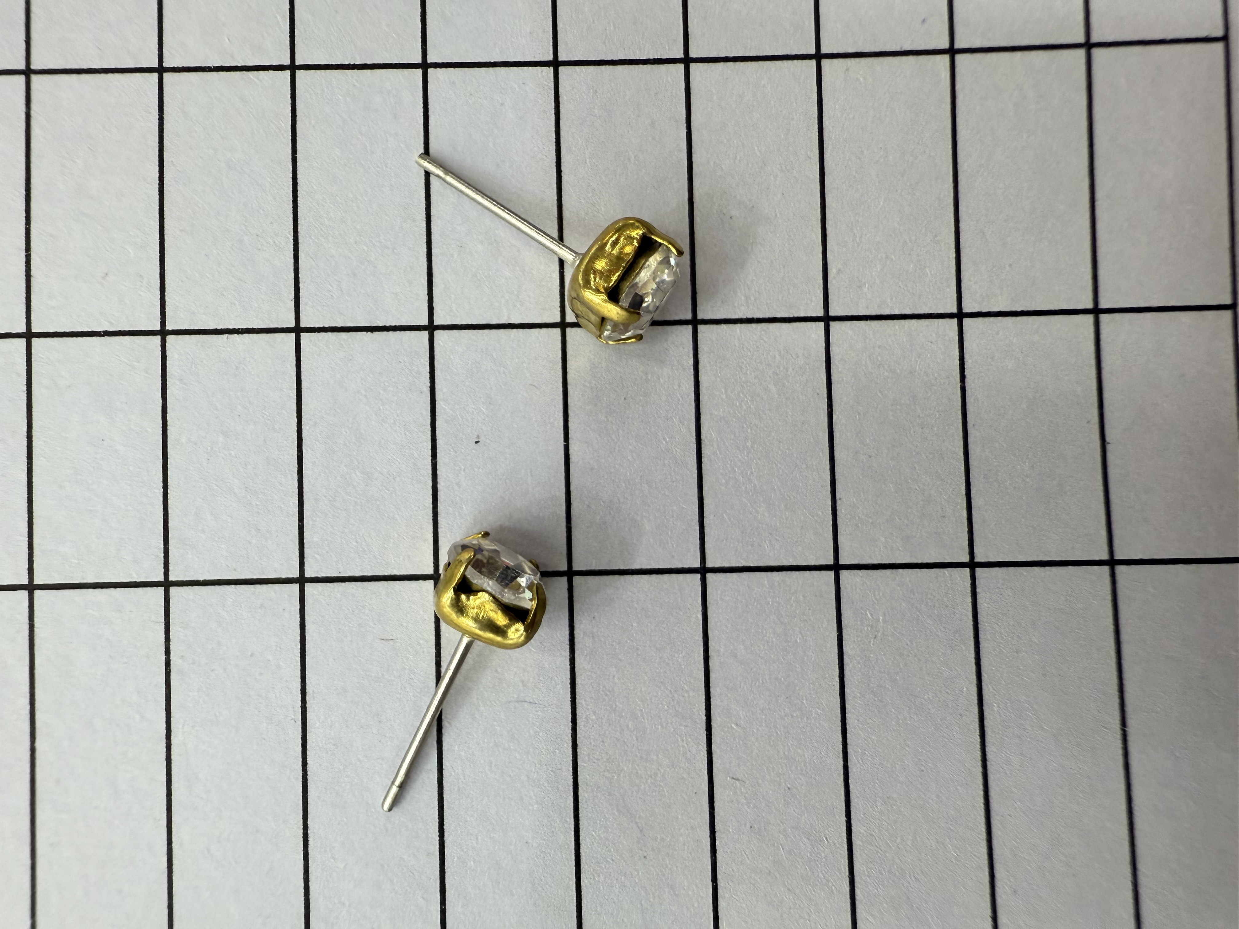 耳针，6mm、水钻，铜爪，钢针。一包1000颗