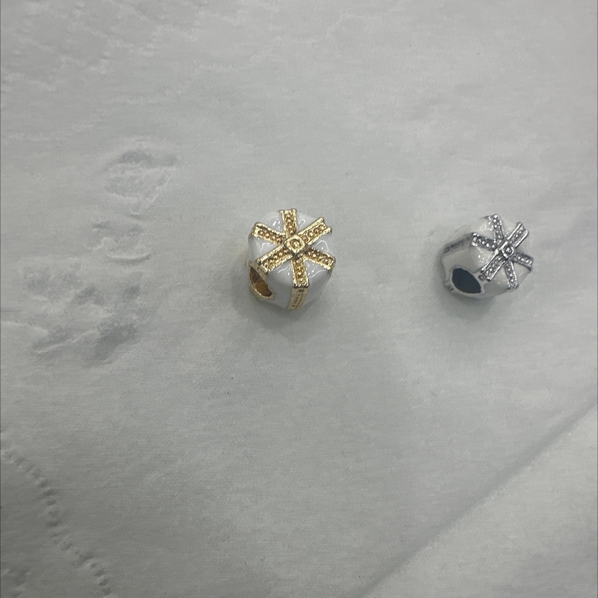 DIY手链饰品配件串珠散珠 礼物盒礼品盒造型珠子 画油滴油饰品配件批发产品图