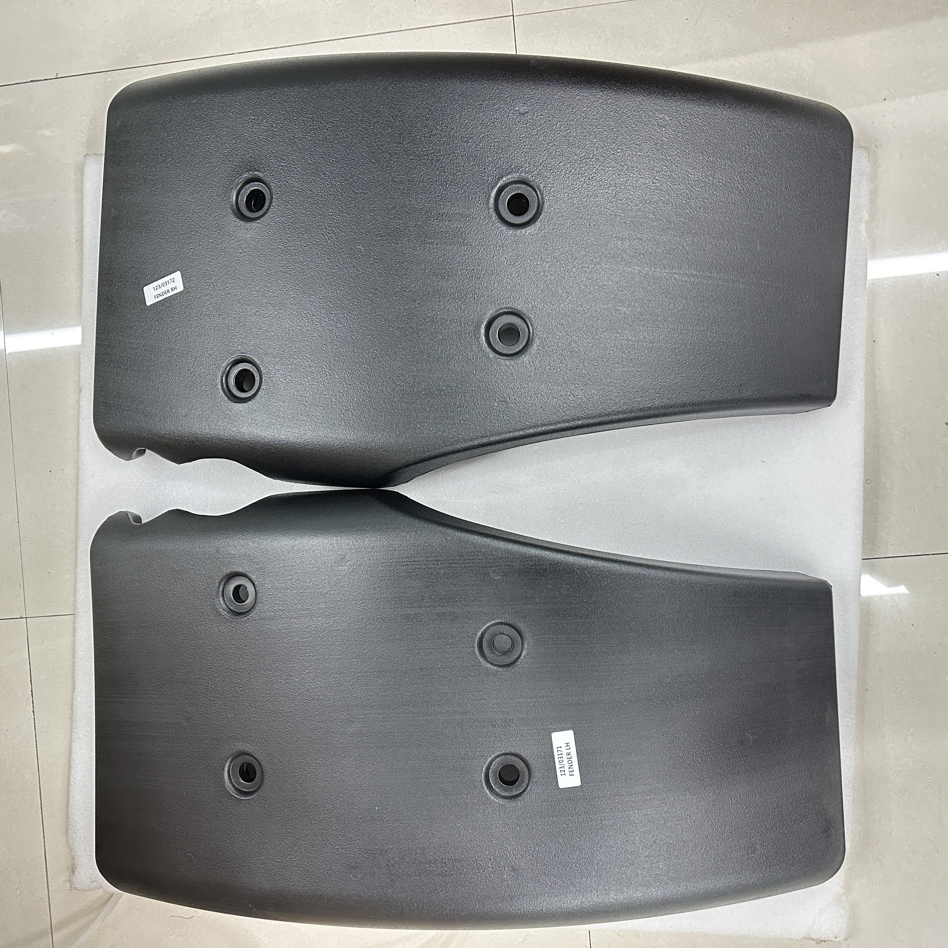 The construction machinery parts are suitable for JCB JCB two-end busbar engine mudguards 123/03171 123/03172 12303171 1230317 Specification image