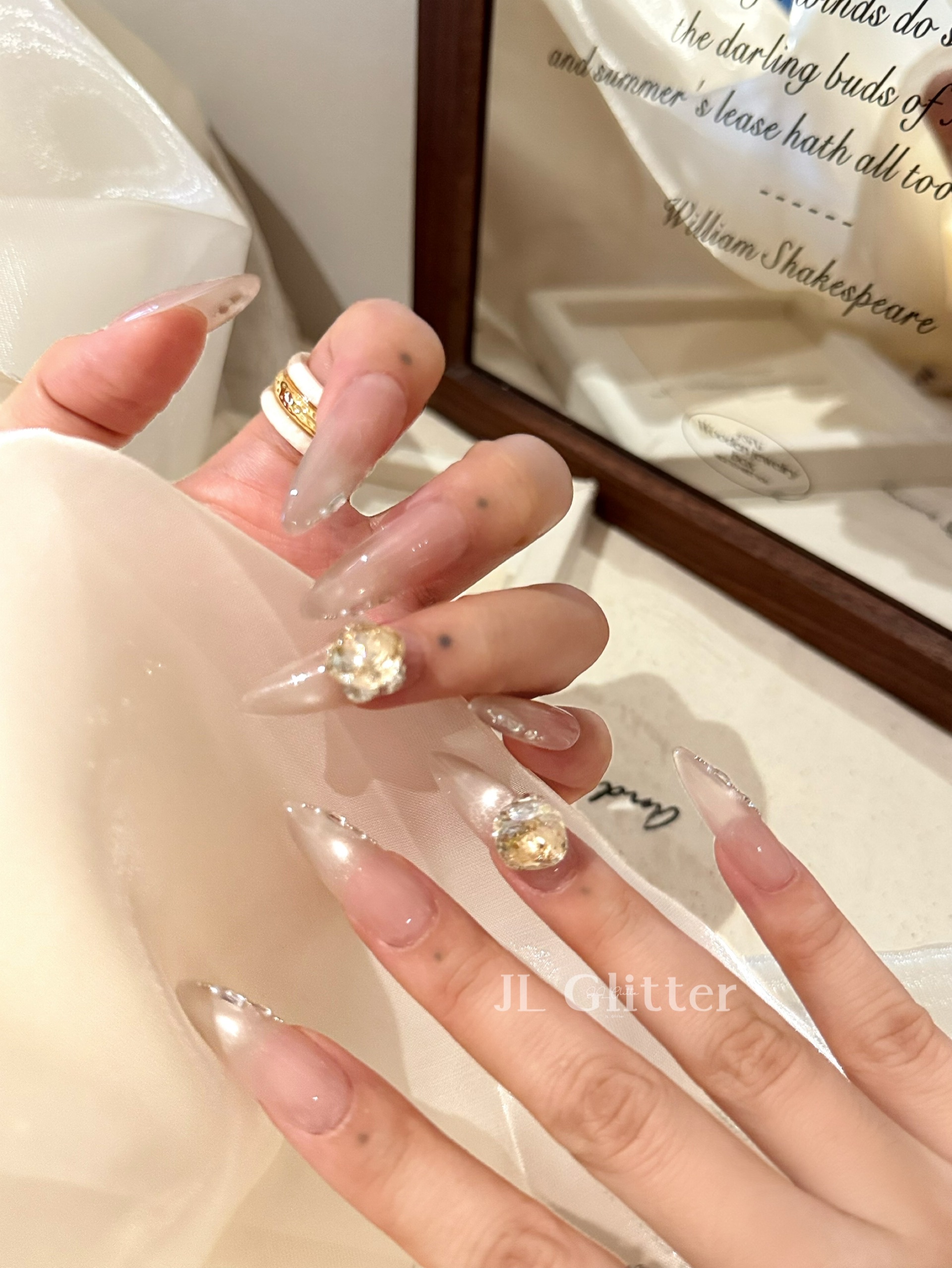 JL Glitter gentle, pure handcrafted wearing armor, light luxury, small diamonds, ins whitening nail art, nude pointed tip wearing armor detail image 4