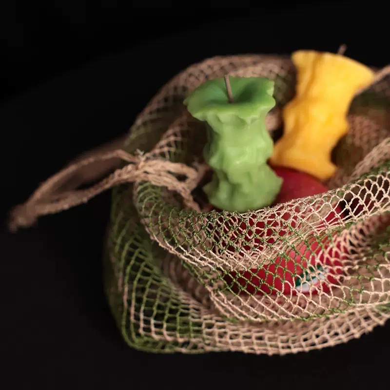 Fruit ornaments, hand-painted apple-shaped scented candles, bite into a bite of fruit, high-end creative festival gifts details Picture