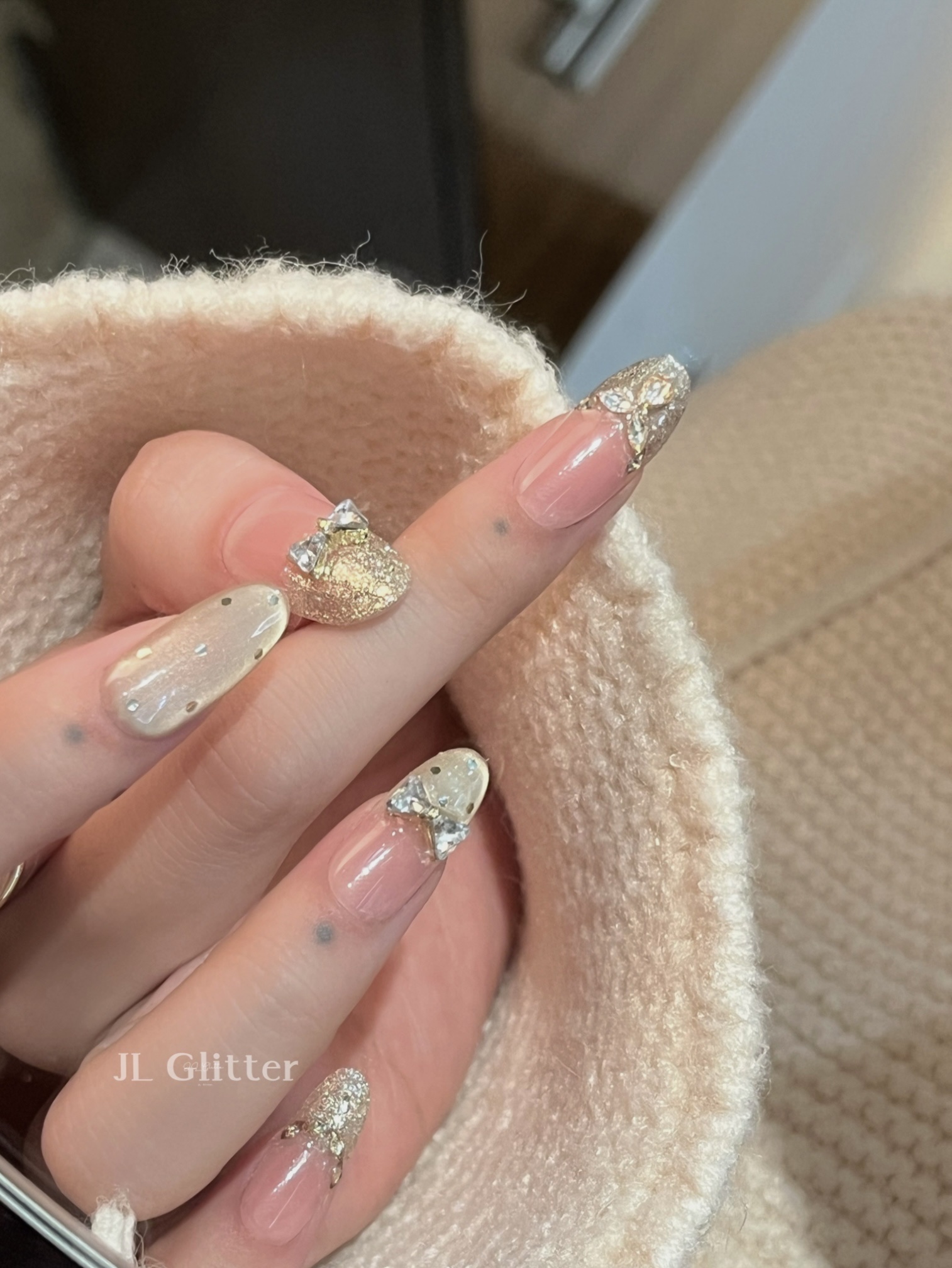 JL Glitter Gentle Style Pure handcrafted wearing armor French bow and small diamond gentle ins Whitening wearing armor Application Scenario