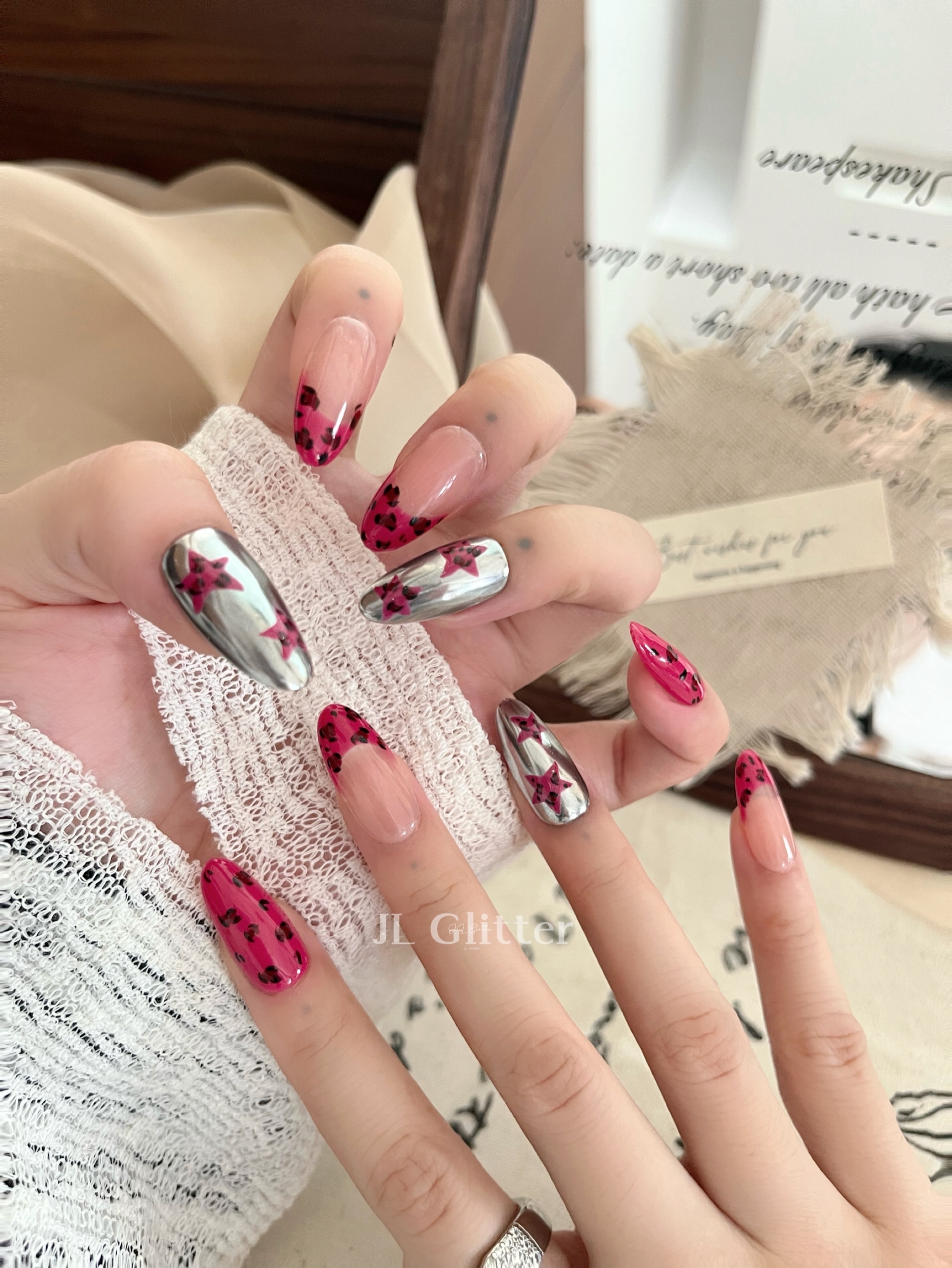 JL Glitter high-end pure handcrafted wearing methyldopamine pink leopard print nail art Star whitening wearing nail detail image 7