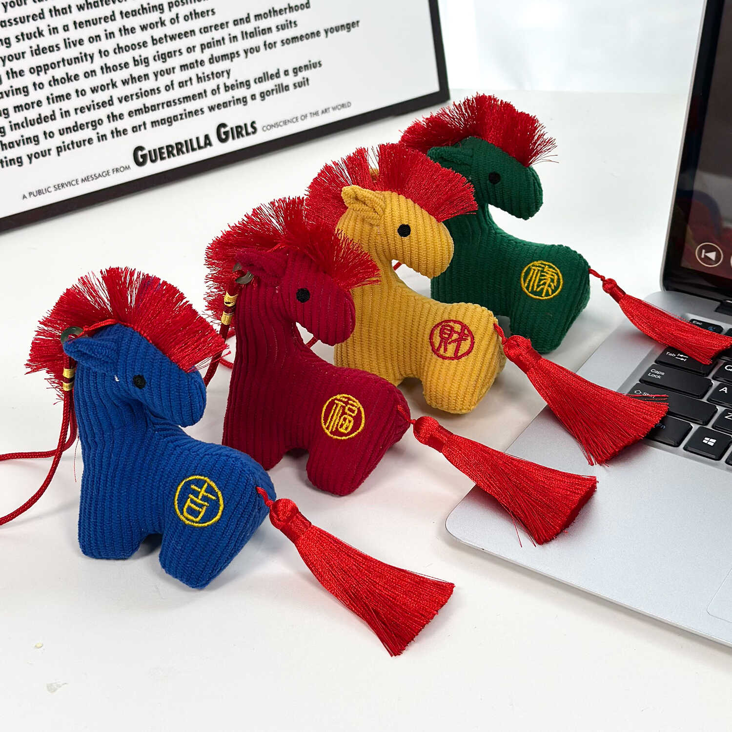 Year of the Horse pendants, looking back to welcome good fortune and wealth, Year of the Horse figurines, name hanging to welcome the Spring Festival, Year of the Horse keychains, zodiac horse pendants, best-selling mobile phone pendants, backpack pendants, water cup pendants, figurines, gifts, plush figurines, hanging dolls details Picture