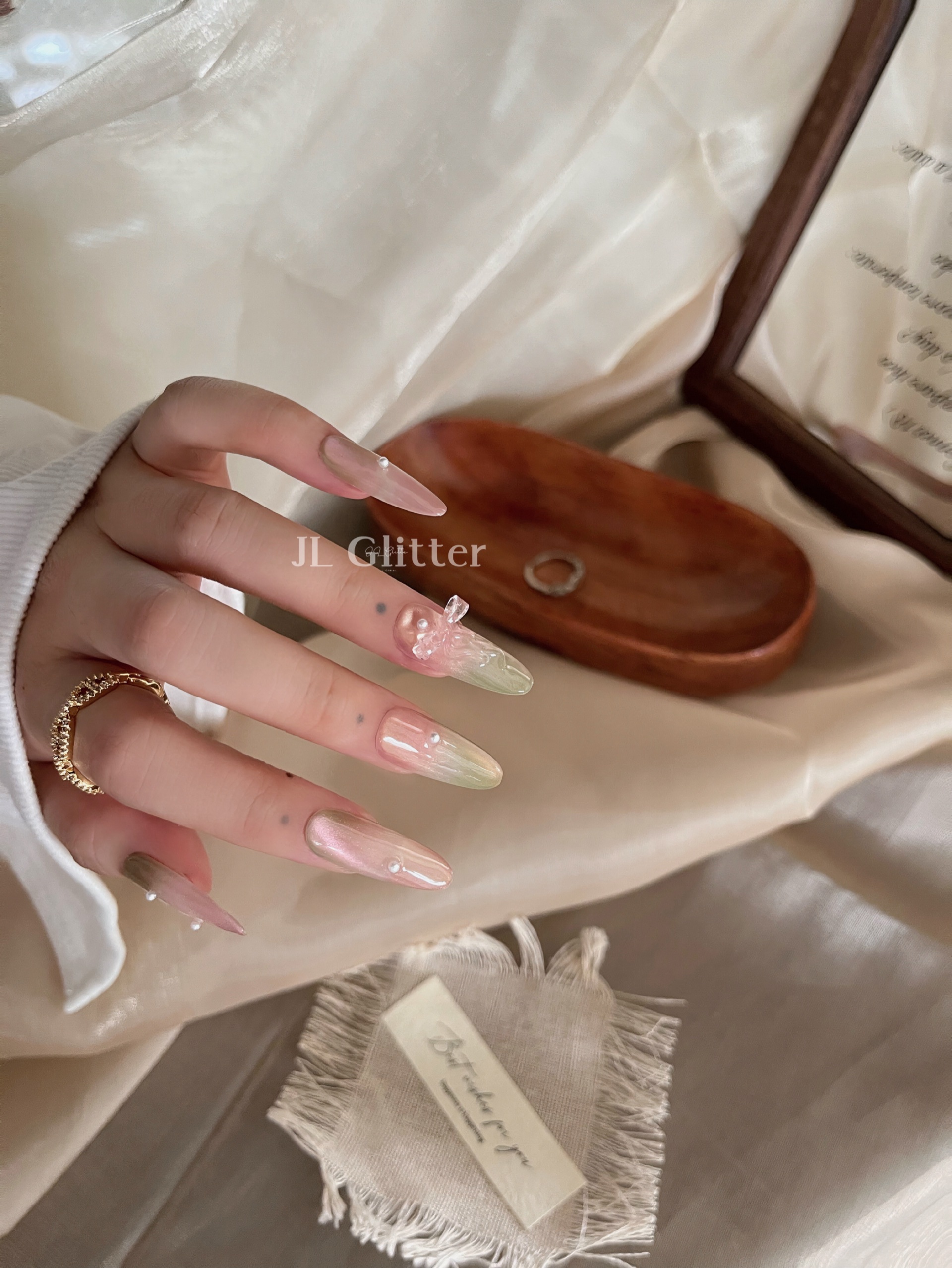 JL Glitter Gradient cat-eye Pure Handcrafted wearable armor, versatile, gentle nail art, bow, high-end wearable armor Item Picture