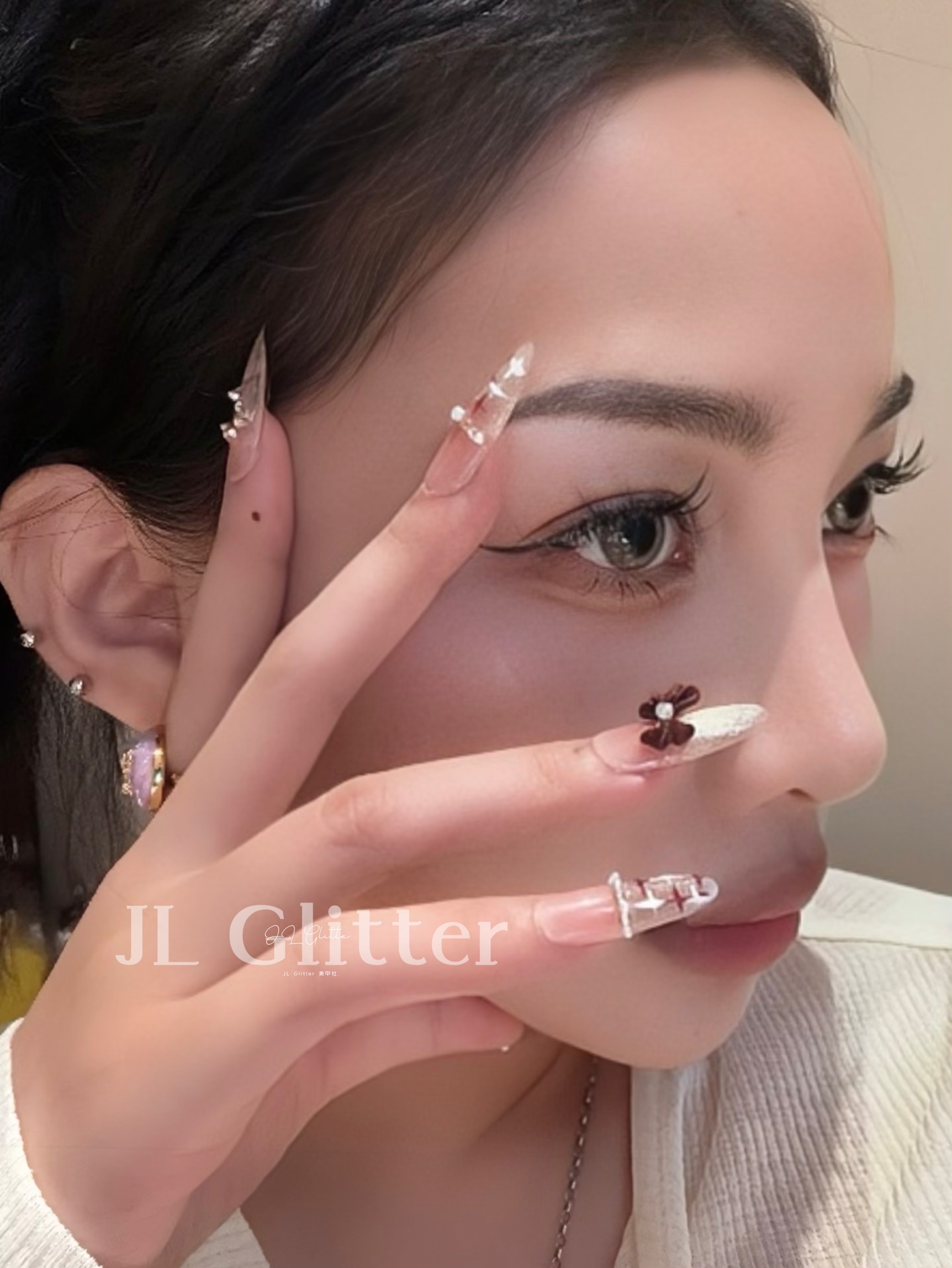 (جي إل غليتر) (JL Glitter)، وهو نوع جديد من البخور مزود بأقواس الأظافر وأبيض اللون detail image 7