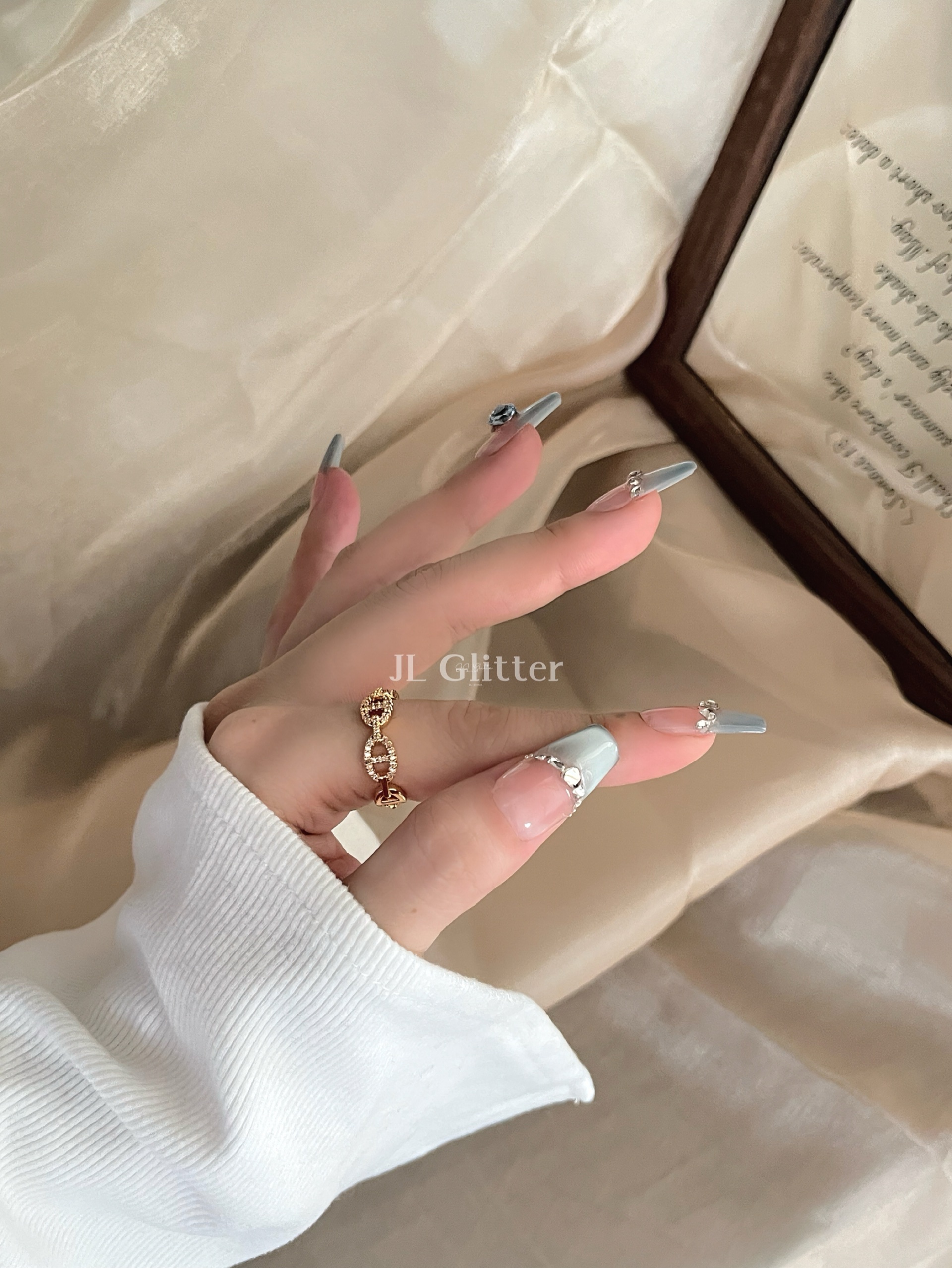 JL Glitter handcrafted wearing armor French cat's eye wearing armor Ice transparent blue diamond nail Art Whitening wearing armor detail image 7